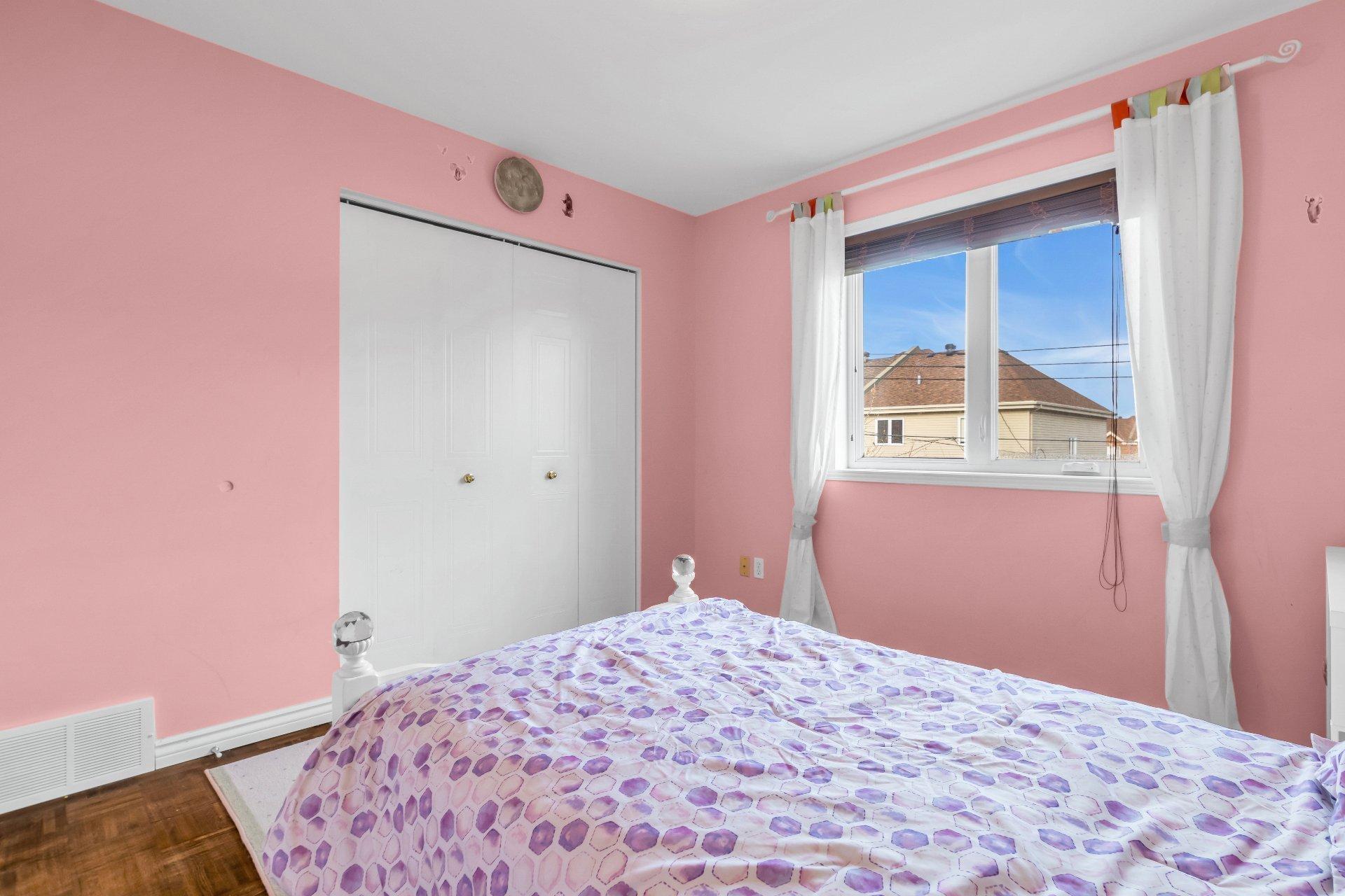 









4946


Rue Évariste-Chaurette

,
Montréal (Pierrefonds-Roxboro),




QC
H9J4E1

