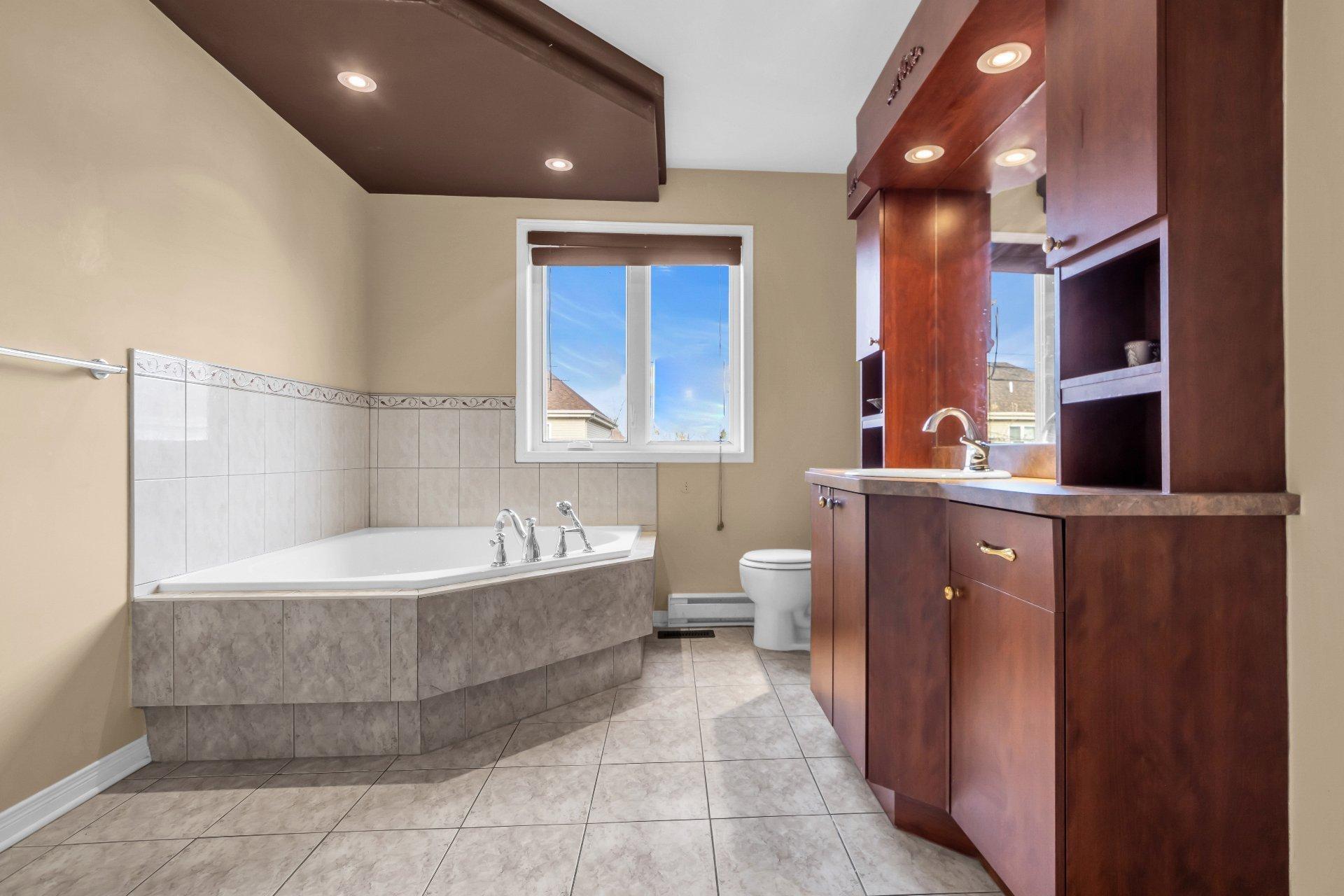 









4946


Rue Évariste-Chaurette

,
Montréal (Pierrefonds-Roxboro),




QC
H9J4E1

