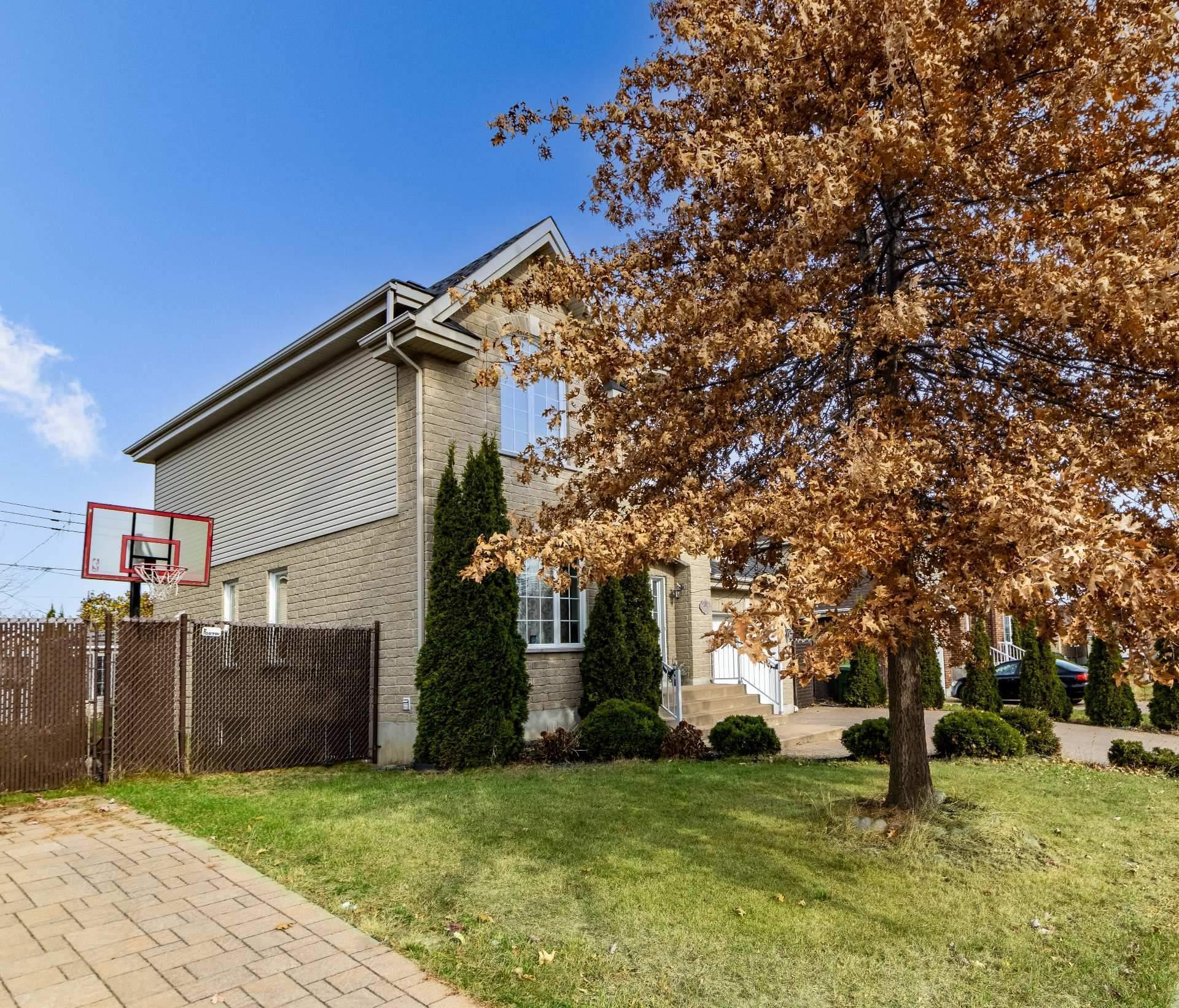 









4946


Rue Évariste-Chaurette

,
Montréal (Pierrefonds-Roxboro),




QC
H9J4E1

