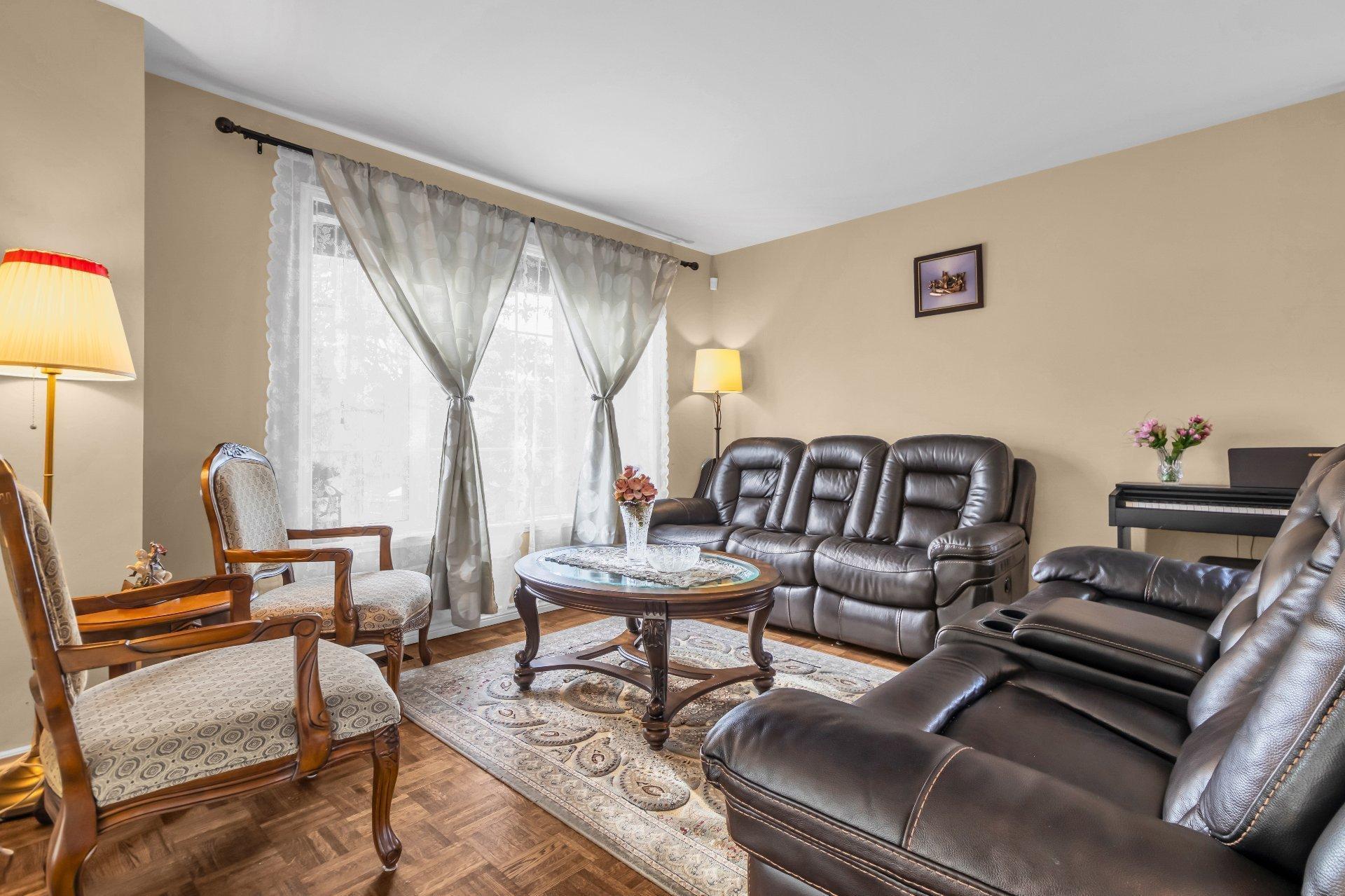 









4946


Rue Évariste-Chaurette

,
Montréal (Pierrefonds-Roxboro),




QC
H9J4E1

