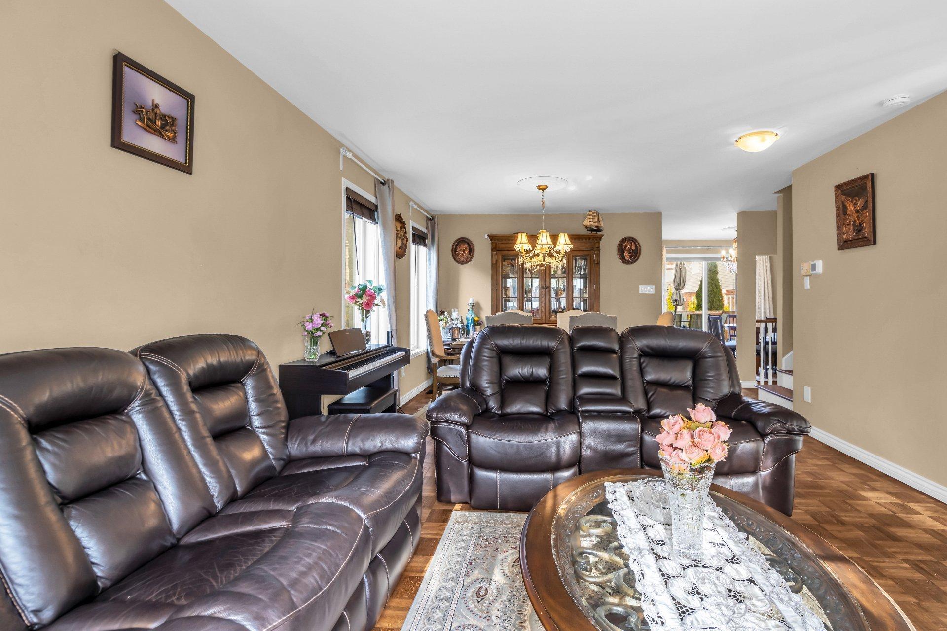 









4946


Rue Évariste-Chaurette

,
Montréal (Pierrefonds-Roxboro),




QC
H9J4E1

