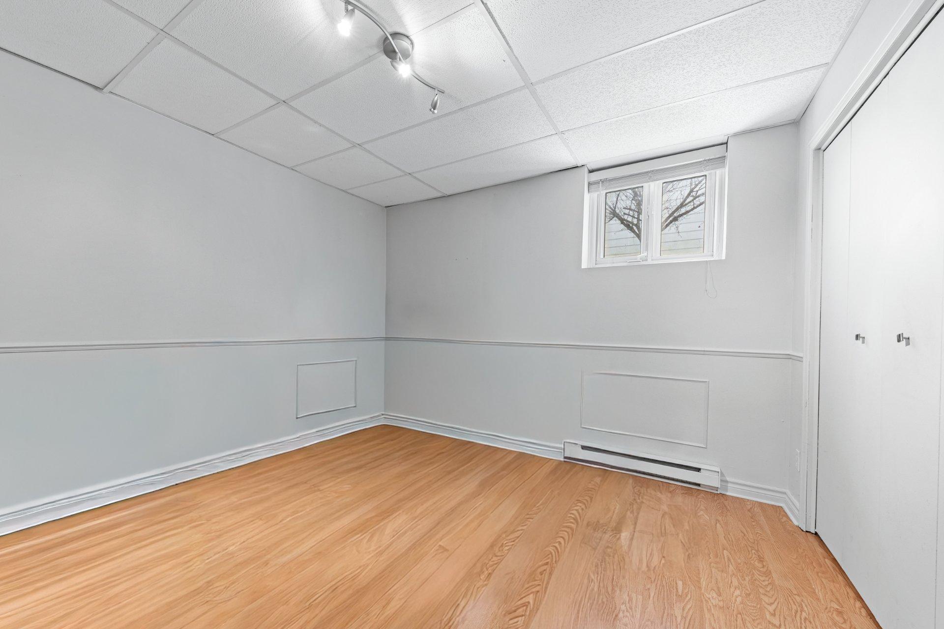 









223


Rue Laurin

,
Napierville,




QC
J0J1L0

