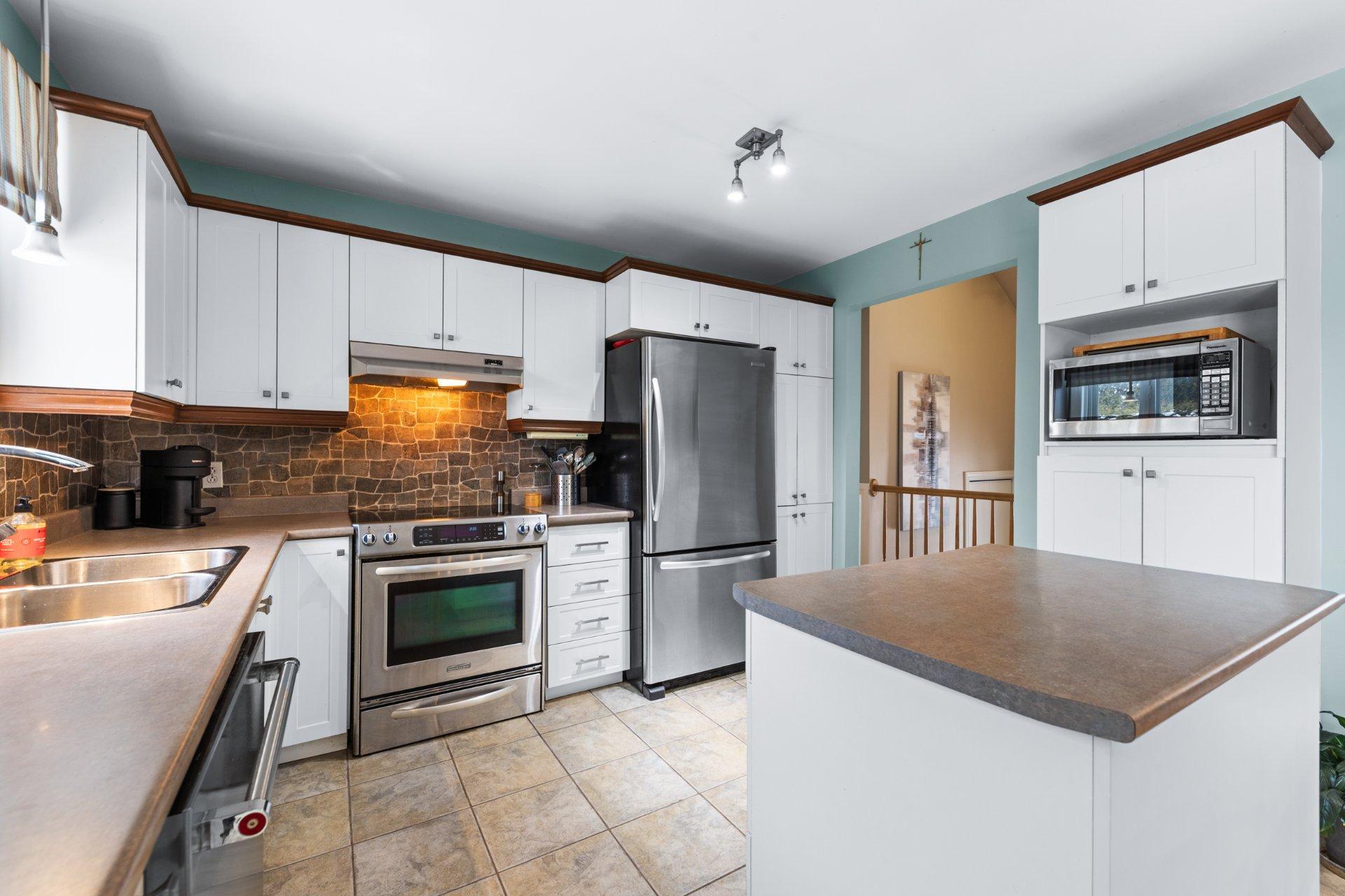 









223


Rue Laurin

,
Napierville,




QC
J0J1L0

