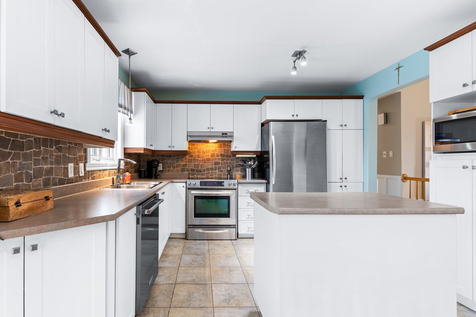 









223


Rue Laurin

,
Napierville,




QC
J0J1L0

