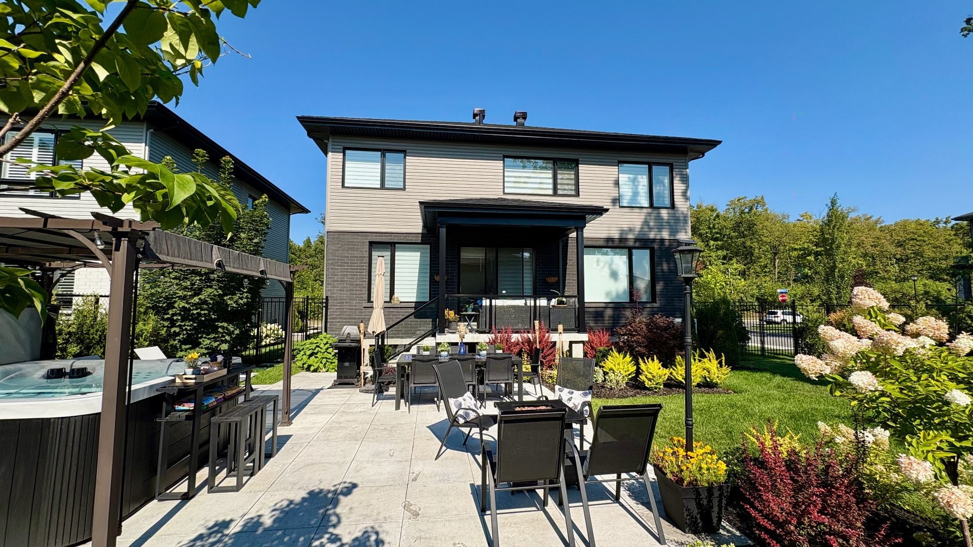 









744


Rue Paul-Doyon

,
Boucherville,




QC
J4B8R7

