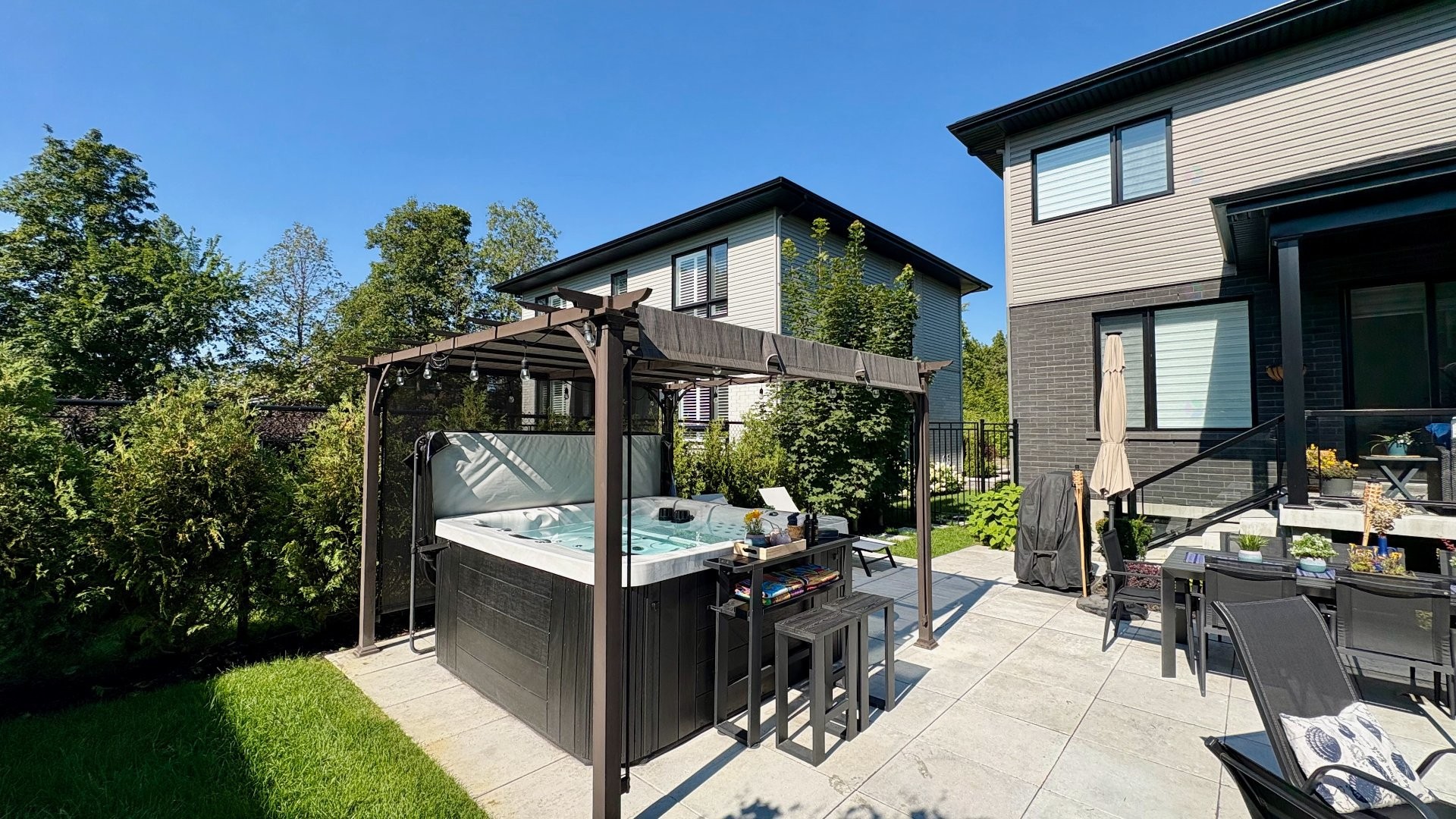 









744


Rue Paul-Doyon

,
Boucherville,




QC
J4B8R7

