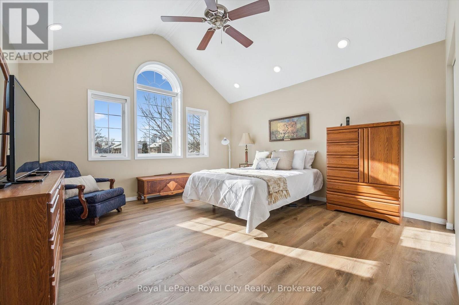 












347 STARWOOD DRIVE

,
Guelph (Grange Road),




Ontario
N1E7A1

