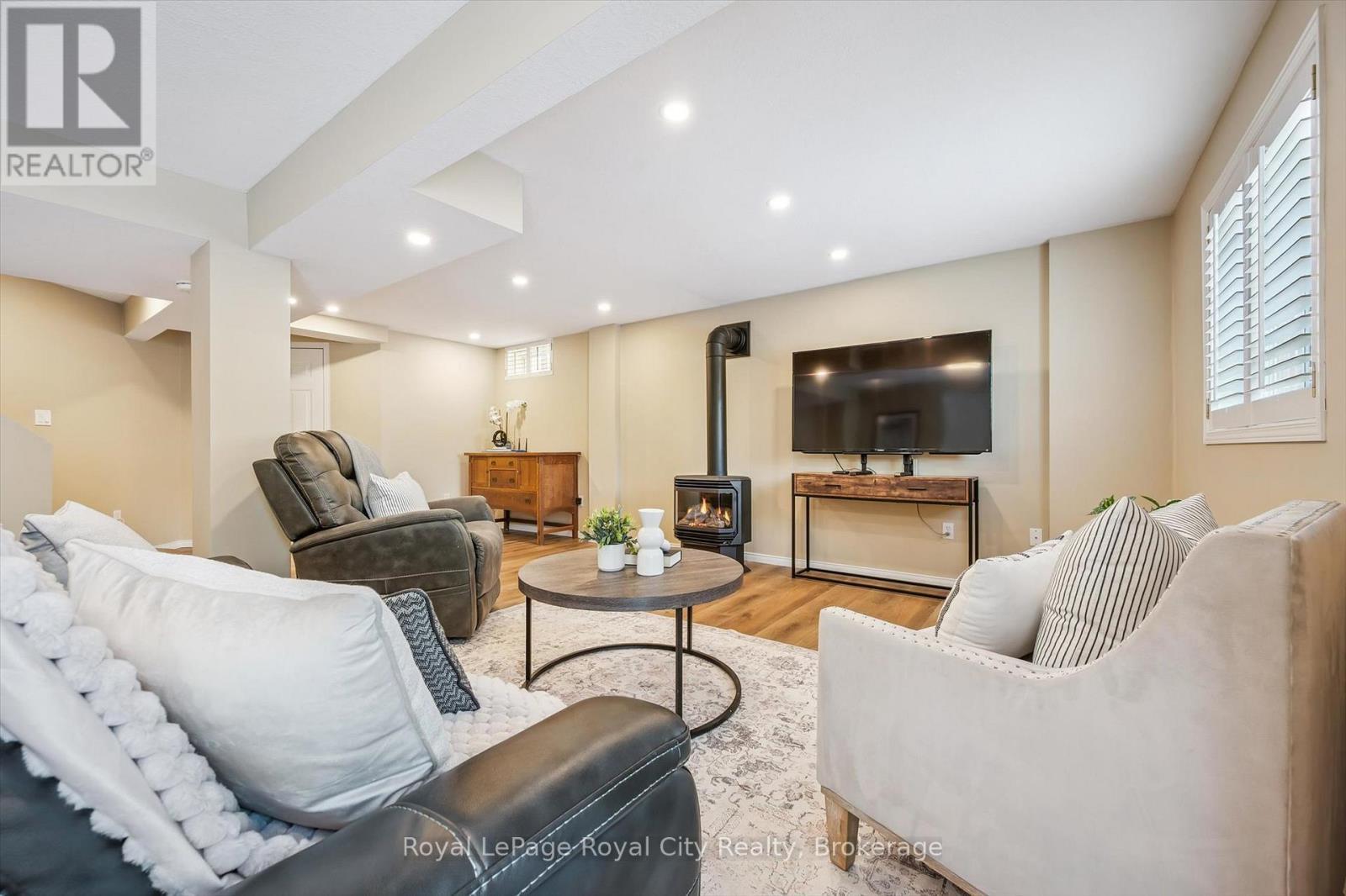 












347 STARWOOD DRIVE

,
Guelph (Grange Road),




Ontario
N1E7A1

