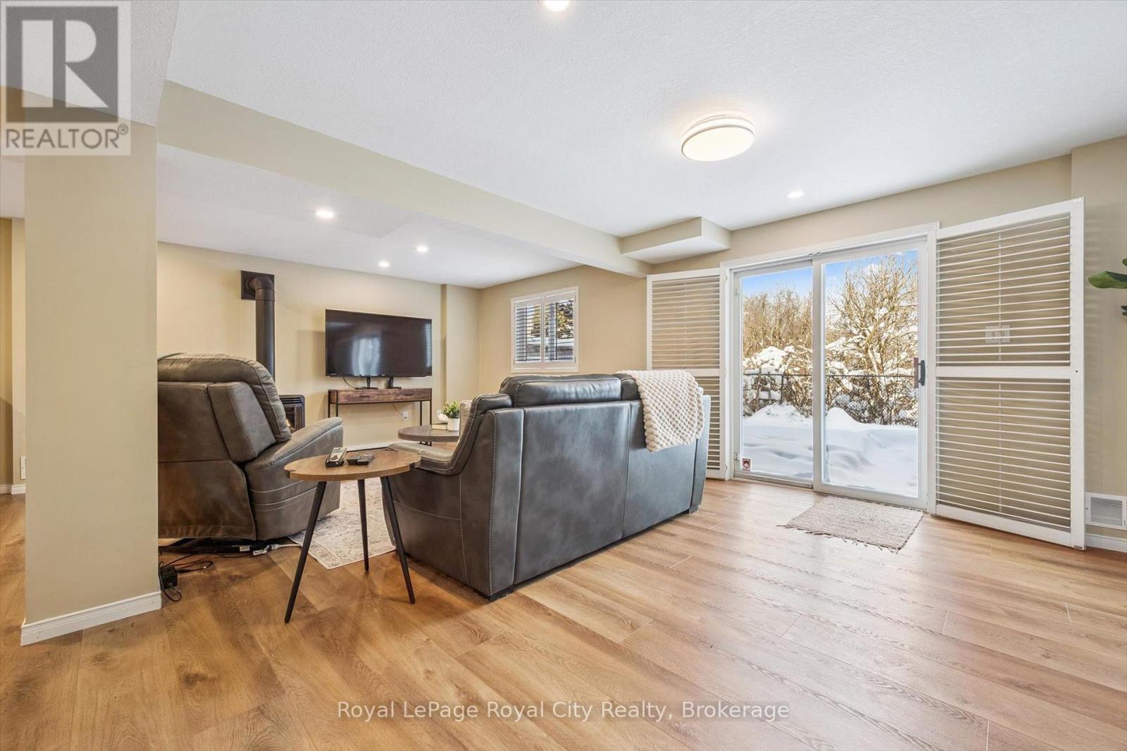 












347 STARWOOD DRIVE

,
Guelph (Grange Road),




Ontario
N1E7A1

