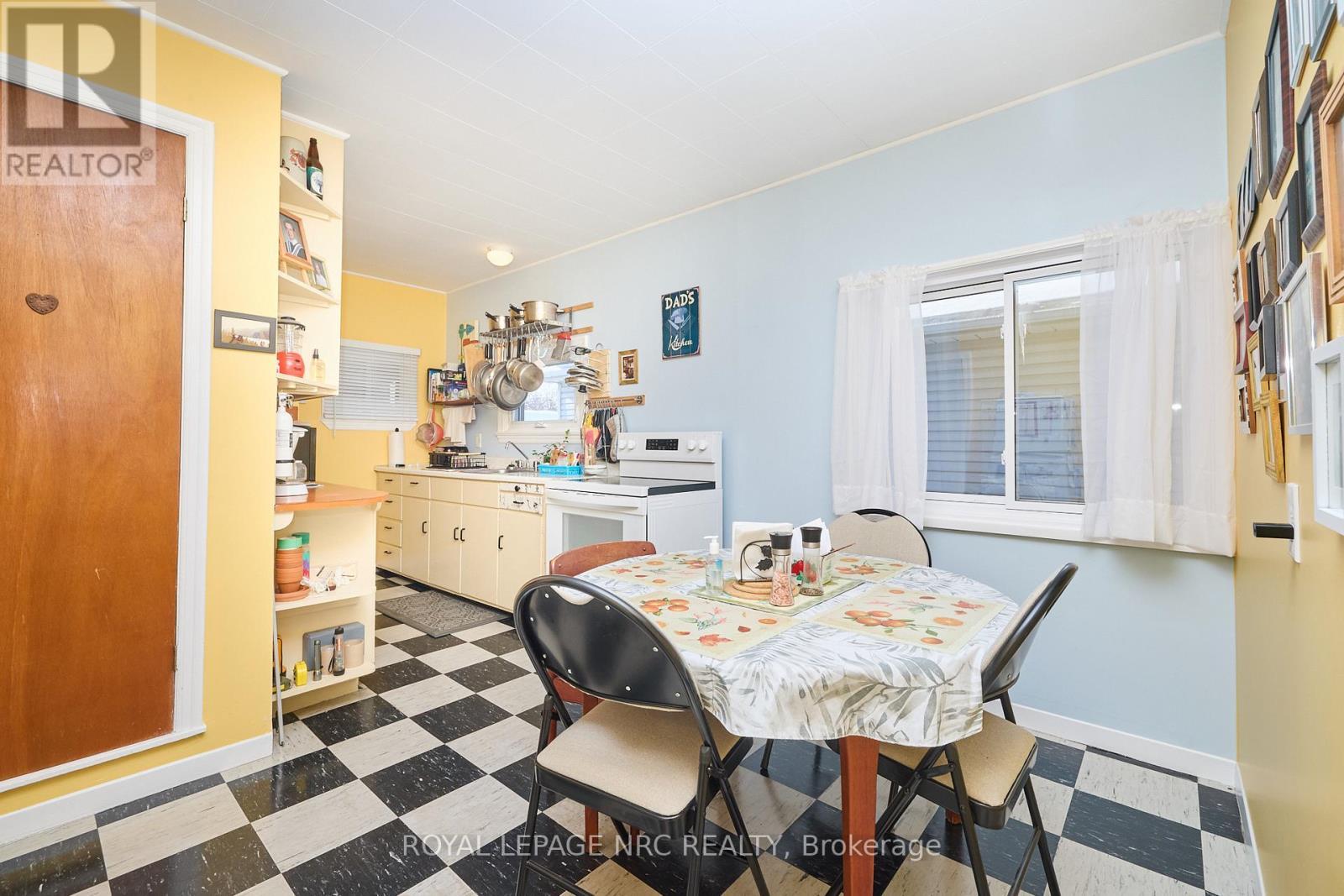 












218 CARLTON STREET

,
St. Catharines (Downtown),




Ontario
L2R1S7

