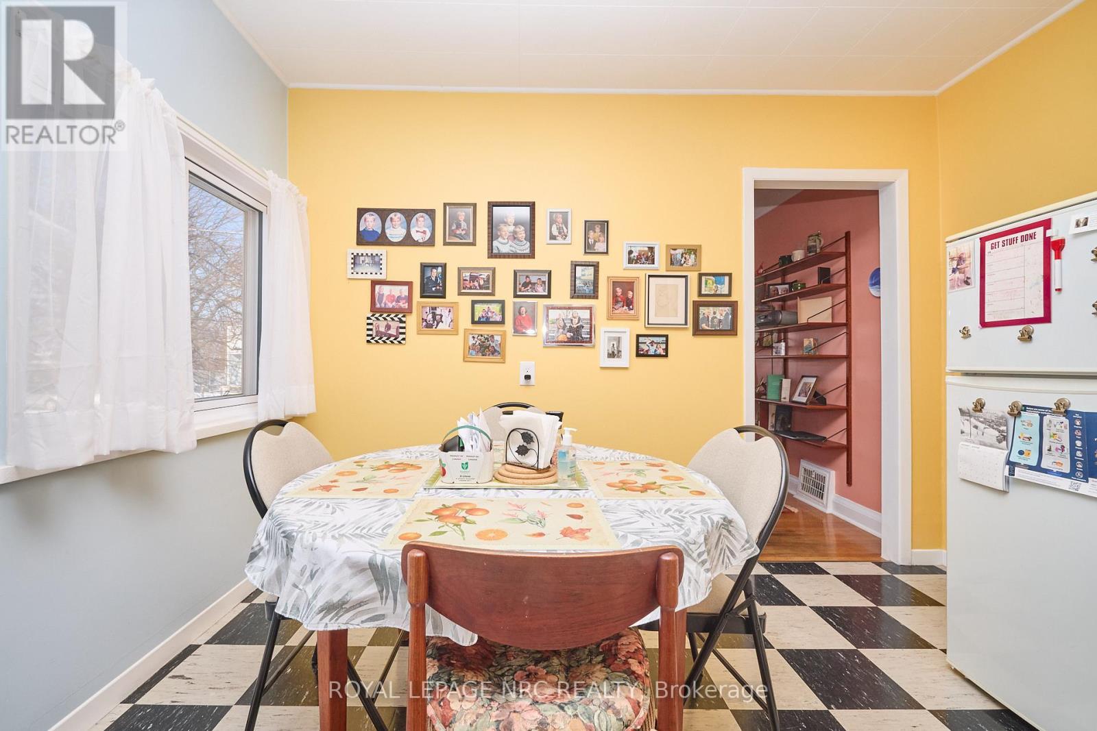 












218 CARLTON STREET

,
St. Catharines (Downtown),




Ontario
L2R1S7

