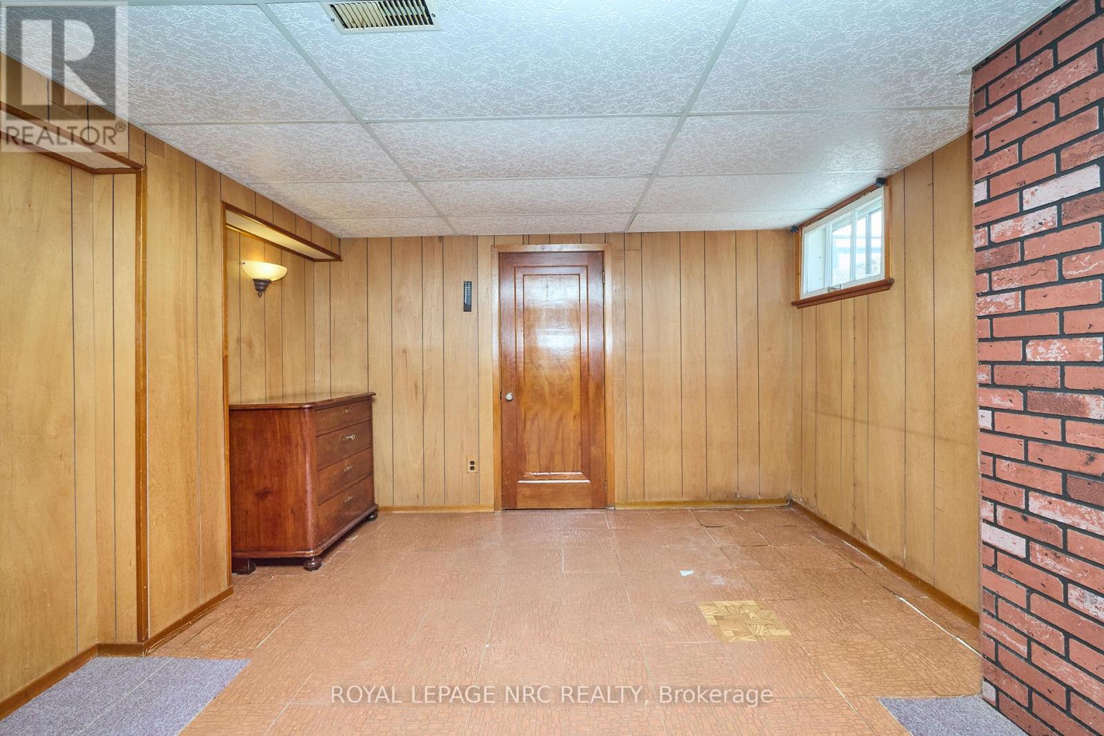 












218 CARLTON STREET

,
St. Catharines (Downtown),




Ontario
L2R1S7

