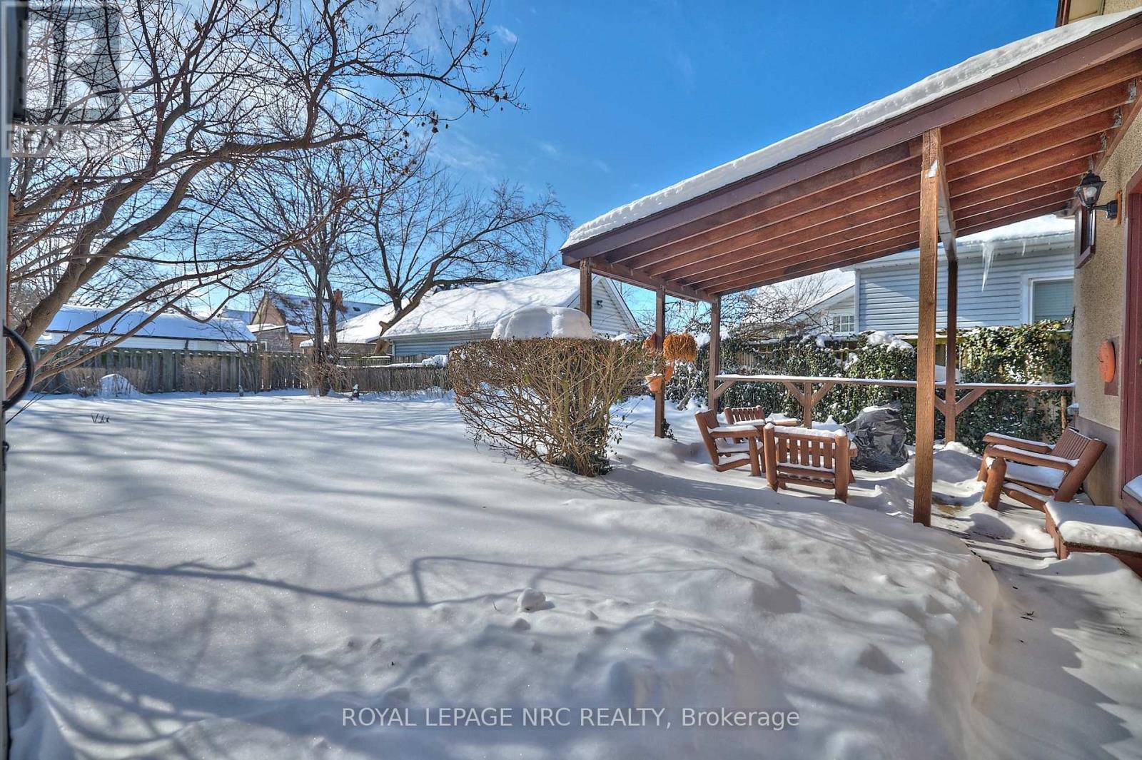 












218 CARLTON STREET

,
St. Catharines (Downtown),




Ontario
L2R1S7

