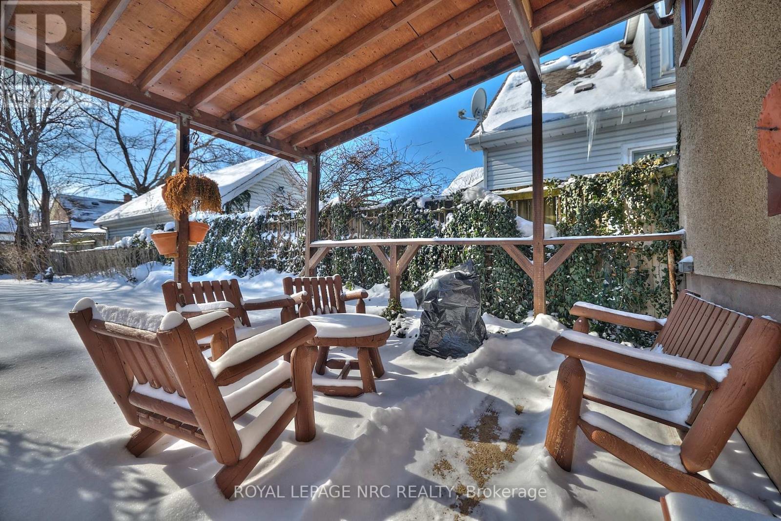 












218 CARLTON STREET

,
St. Catharines (Downtown),




Ontario
L2R1S7

