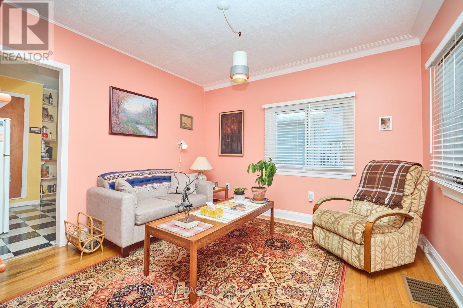 












218 CARLTON STREET

,
St. Catharines (Downtown),




Ontario
L2R1S7

