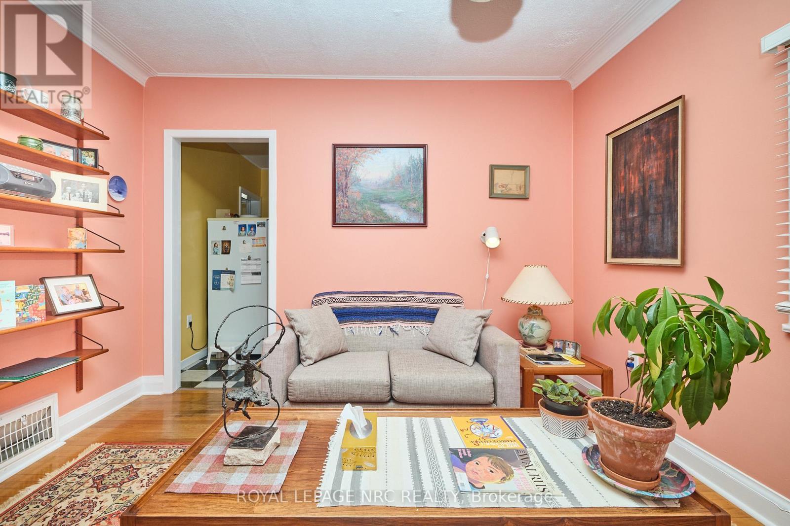 












218 CARLTON STREET

,
St. Catharines (Downtown),




Ontario
L2R1S7

