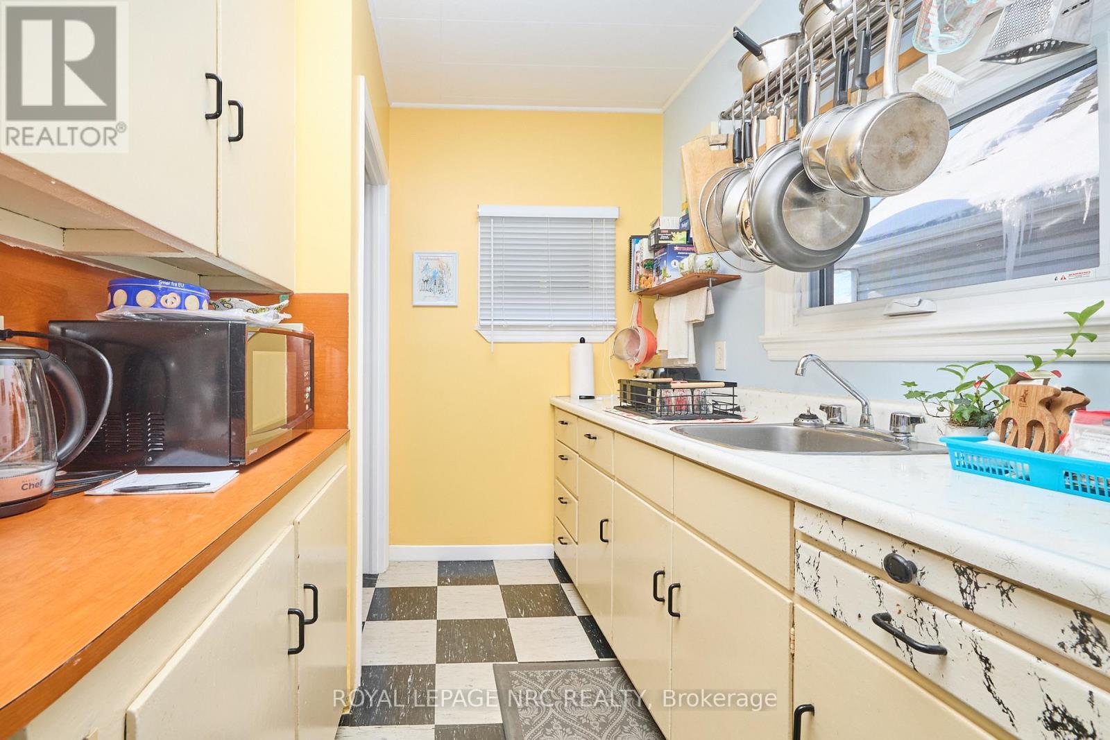 












218 CARLTON STREET

,
St. Catharines (Downtown),




Ontario
L2R1S7

