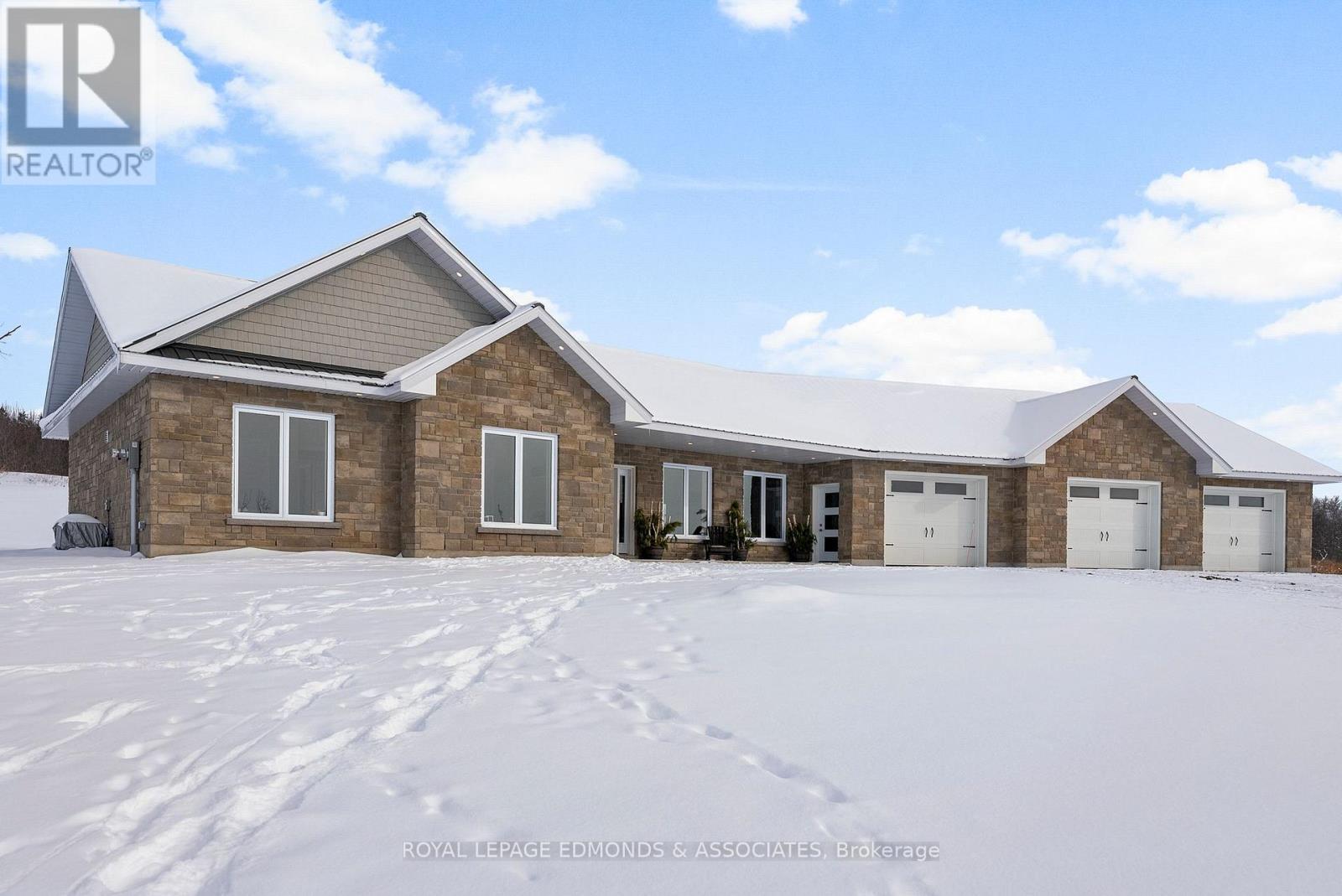 












346 FORESTERS FALLS ROAD

,
Whitewater Region,




Ontario
K0J1K0

