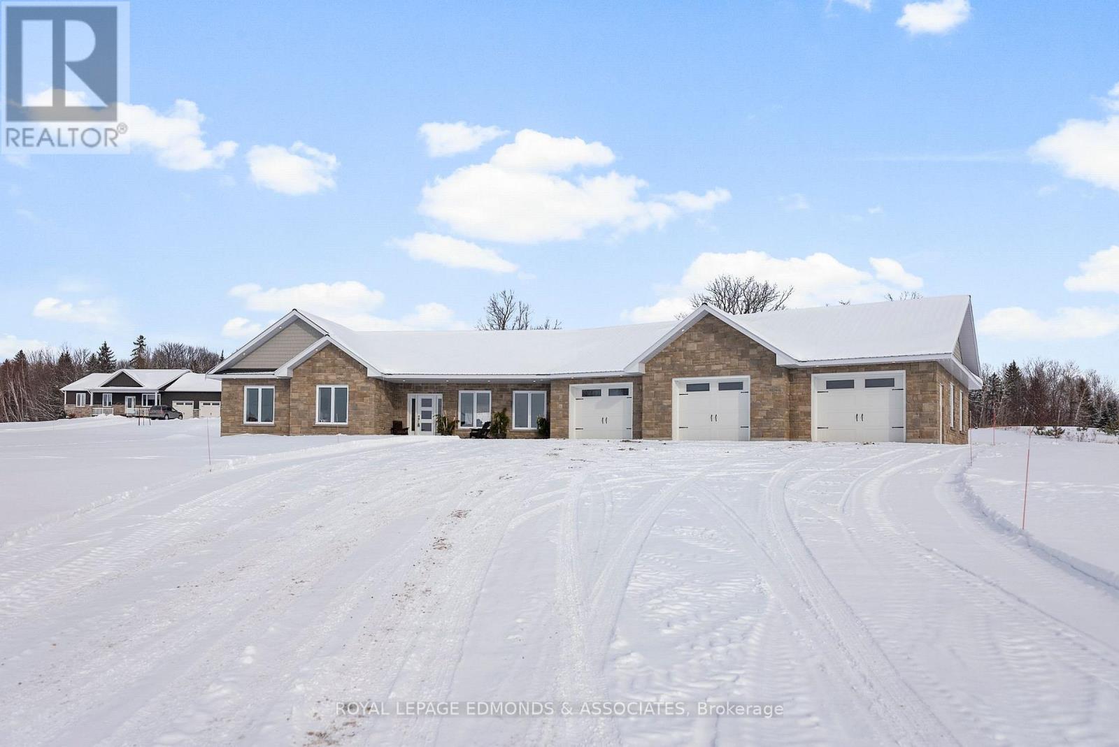 












346 FORESTERS FALLS ROAD

,
Whitewater Region,




Ontario
K0J1K0

