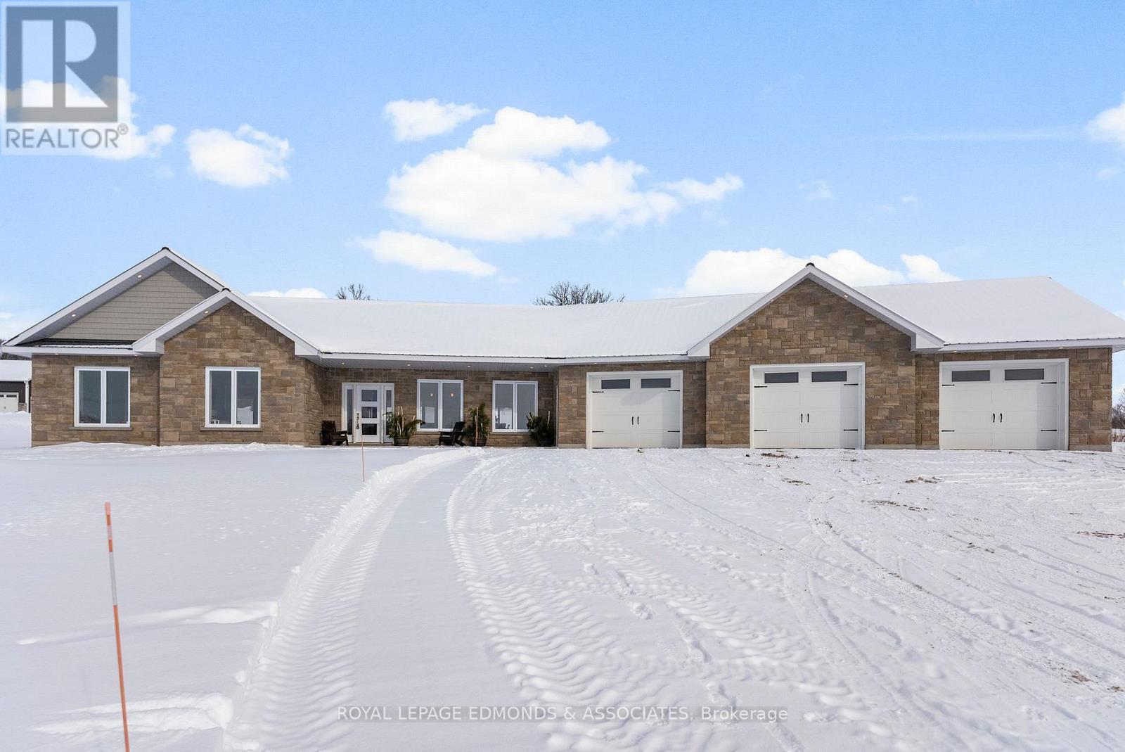 












346 FORESTERS FALLS ROAD

,
Whitewater Region,




Ontario
K0J1K0

