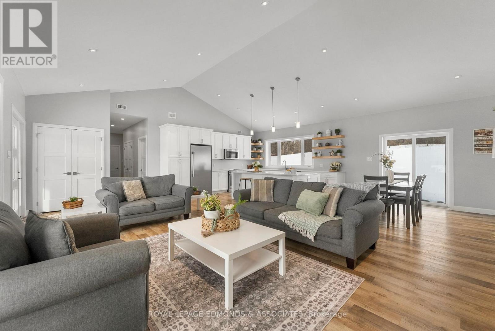 












346 FORESTERS FALLS ROAD

,
Whitewater Region,




Ontario
K0J1K0

