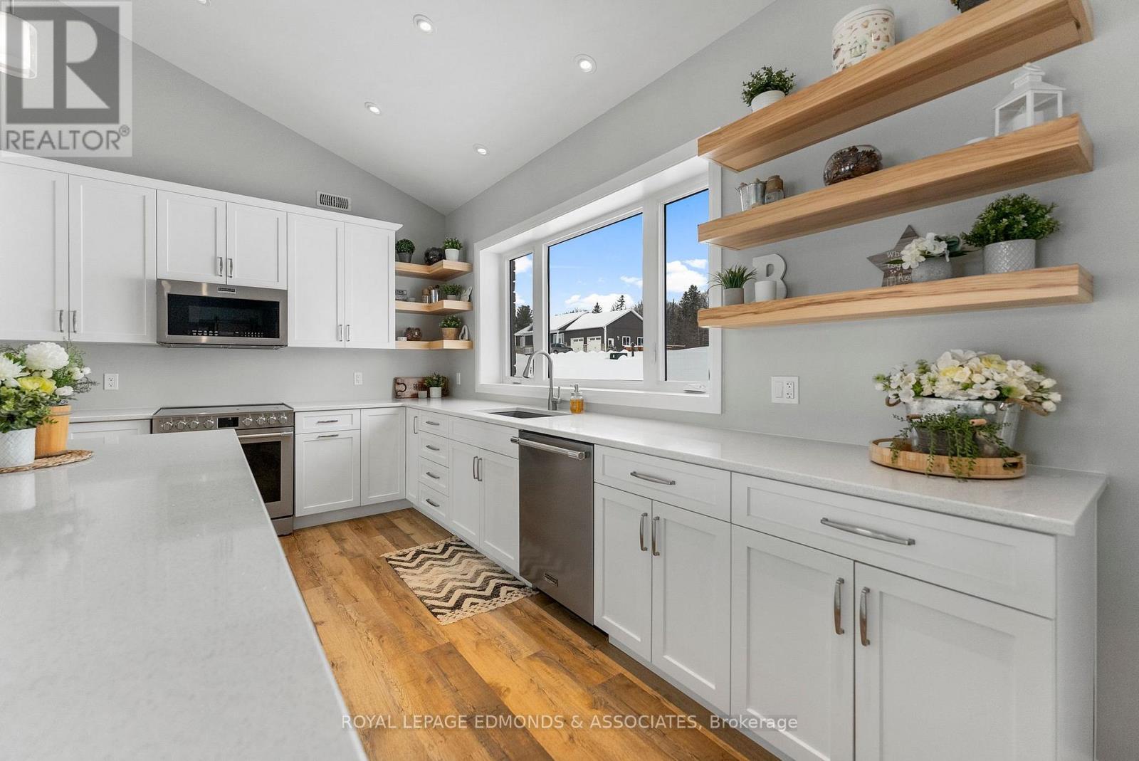 












346 FORESTERS FALLS ROAD

,
Whitewater Region,




Ontario
K0J1K0

