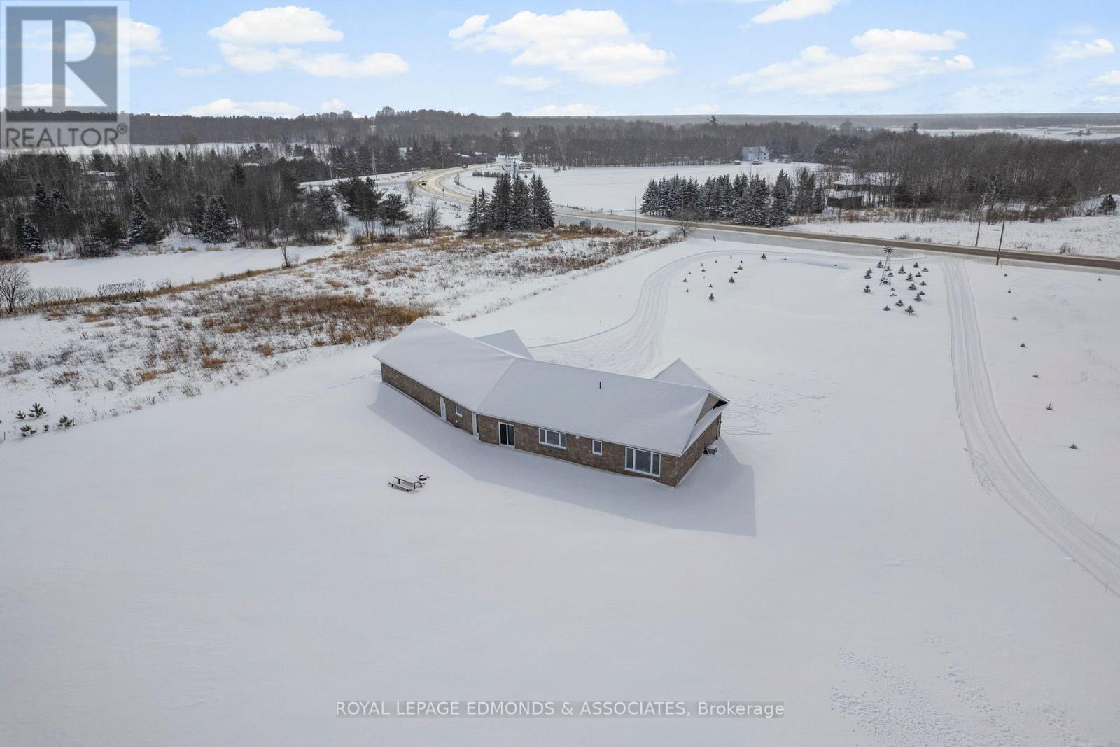 












346 FORESTERS FALLS ROAD

,
Whitewater Region,




Ontario
K0J1K0

