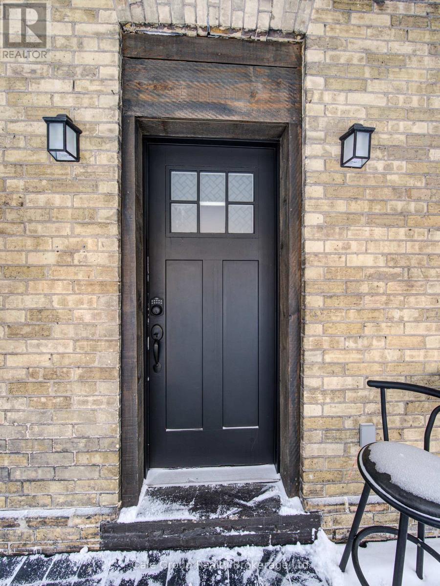 












83 OXFORD STREET

,
Woodstock (Woodstock - North),




Ontario
N4S6A4

