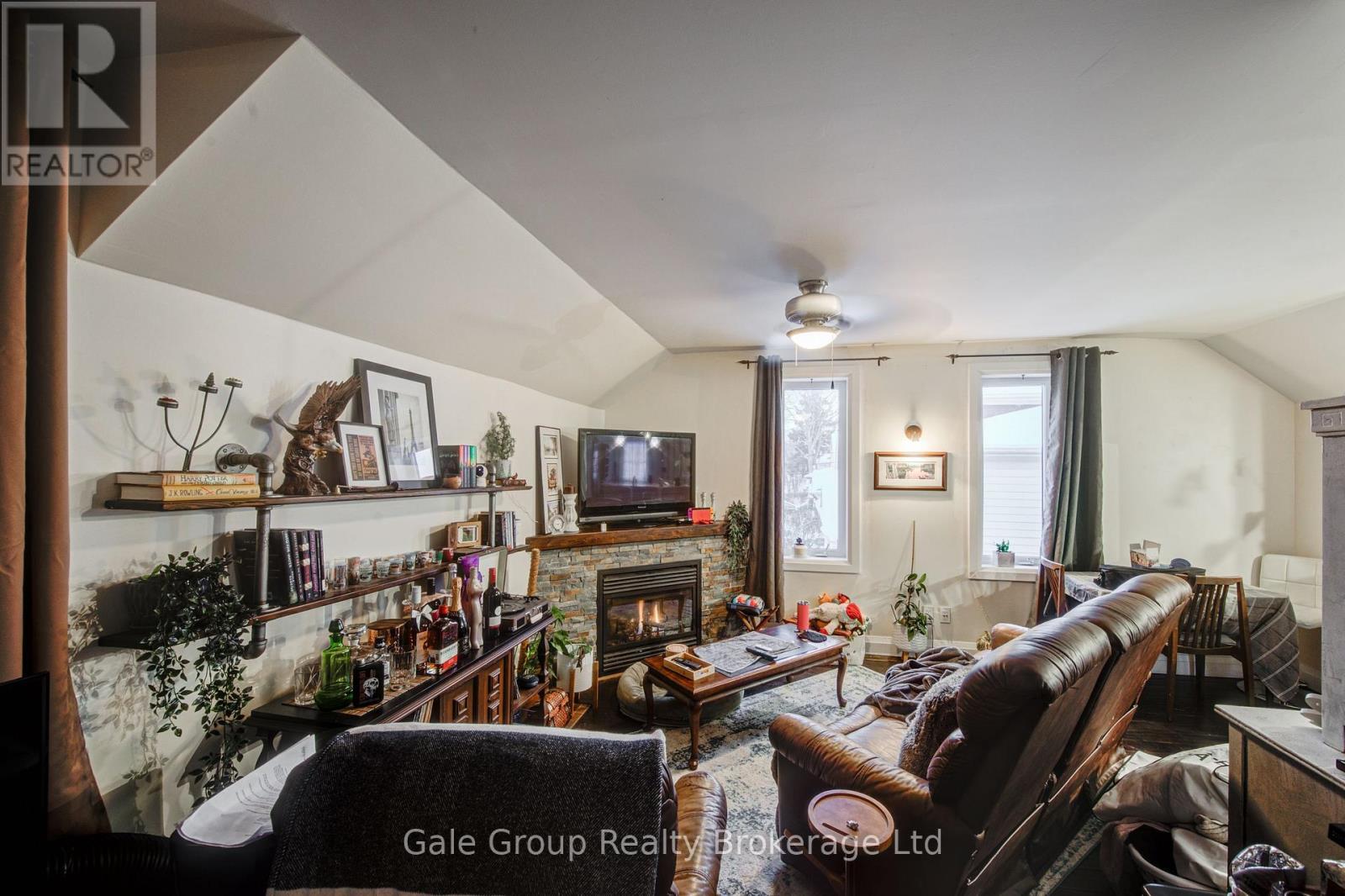 












83 OXFORD STREET

,
Woodstock (Woodstock - North),




Ontario
N4S6A4

