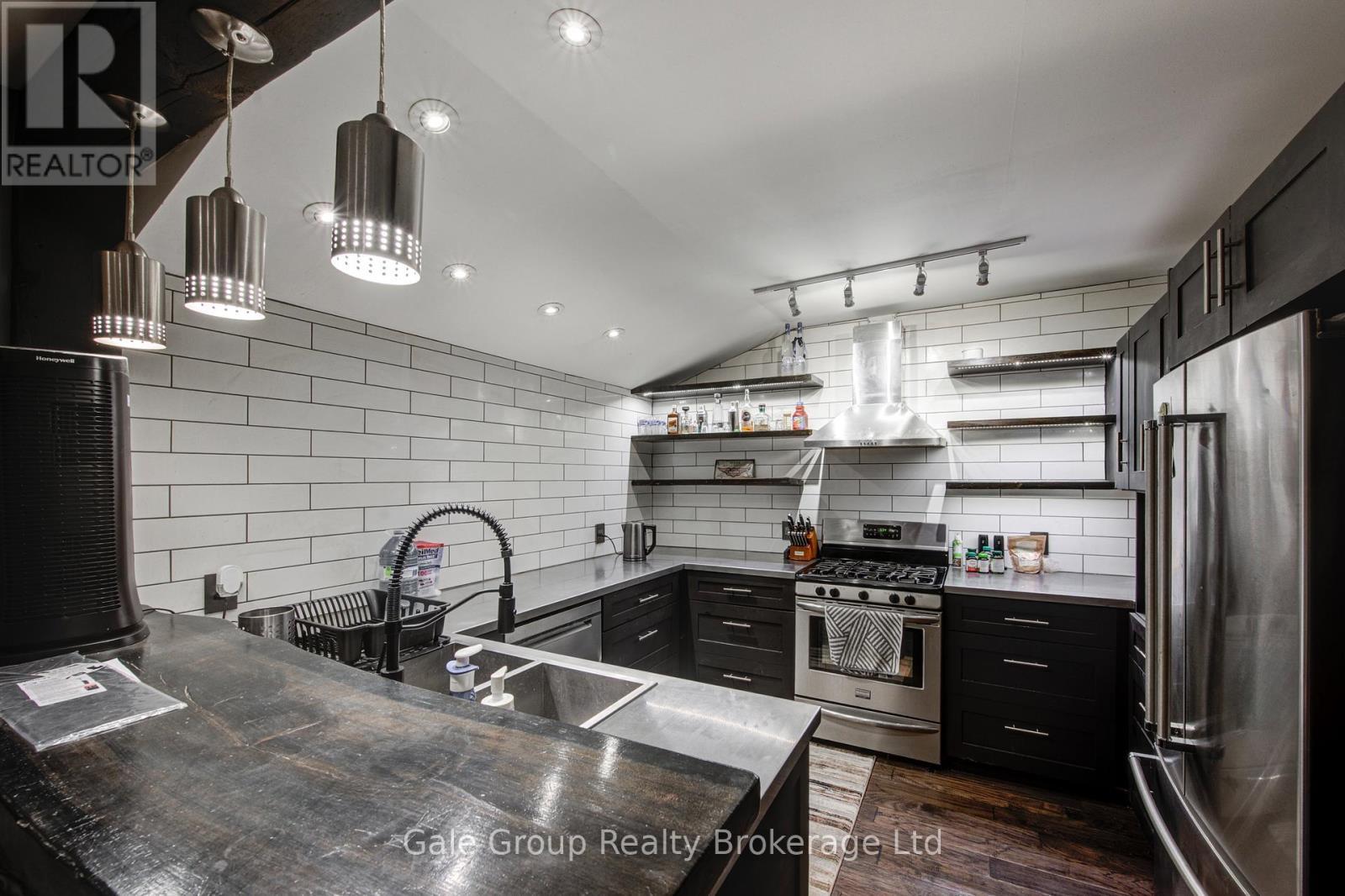 












83 OXFORD STREET

,
Woodstock (Woodstock - North),




Ontario
N4S6A4

