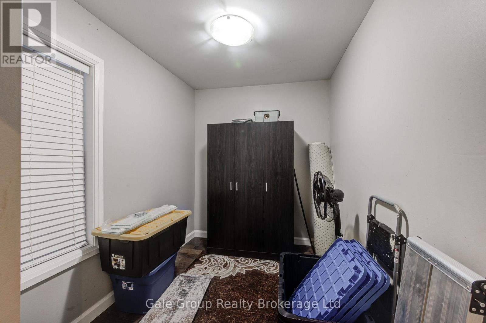 












83 OXFORD STREET

,
Woodstock (Woodstock - North),




Ontario
N4S6A4

