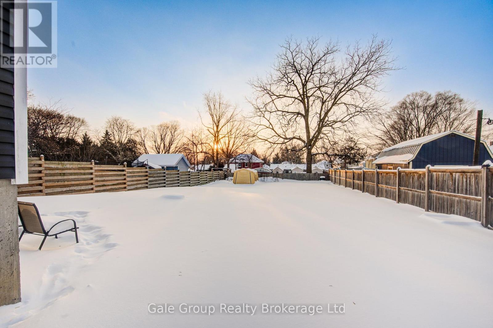 












83 OXFORD STREET

,
Woodstock (Woodstock - North),




Ontario
N4S6A4

