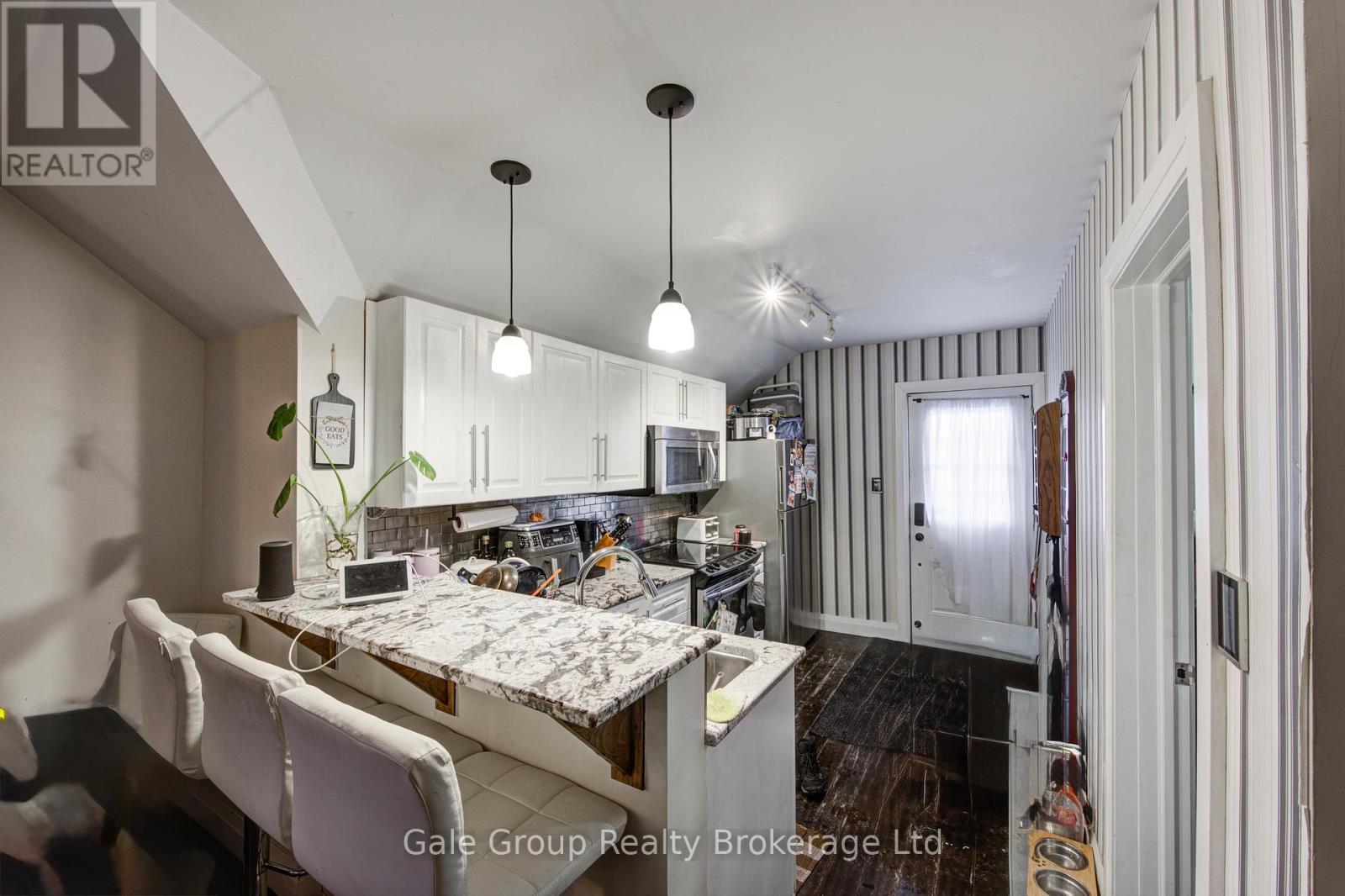 












83 OXFORD STREET

,
Woodstock (Woodstock - North),




Ontario
N4S6A4

