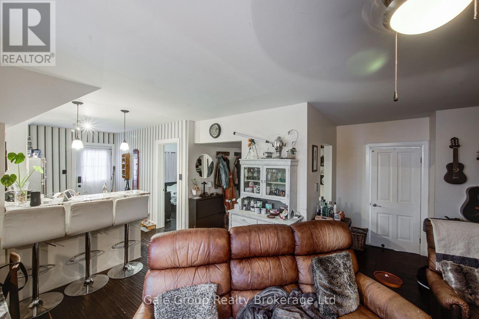 












83 OXFORD STREET

,
Woodstock (Woodstock - North),




Ontario
N4S6A4

