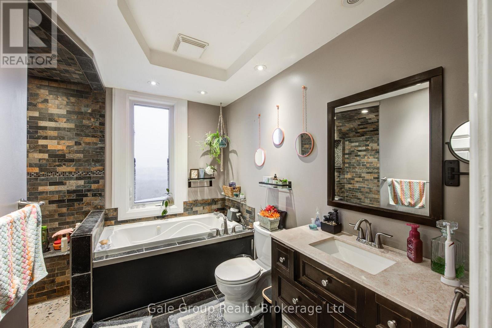 












83 OXFORD STREET

,
Woodstock (Woodstock - North),




Ontario
N4S6A4

