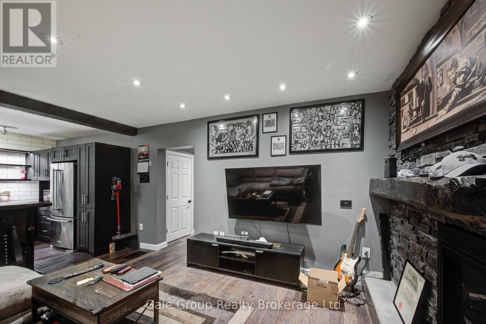 












83 OXFORD STREET

,
Woodstock (Woodstock - North),




Ontario
N4S6A4

