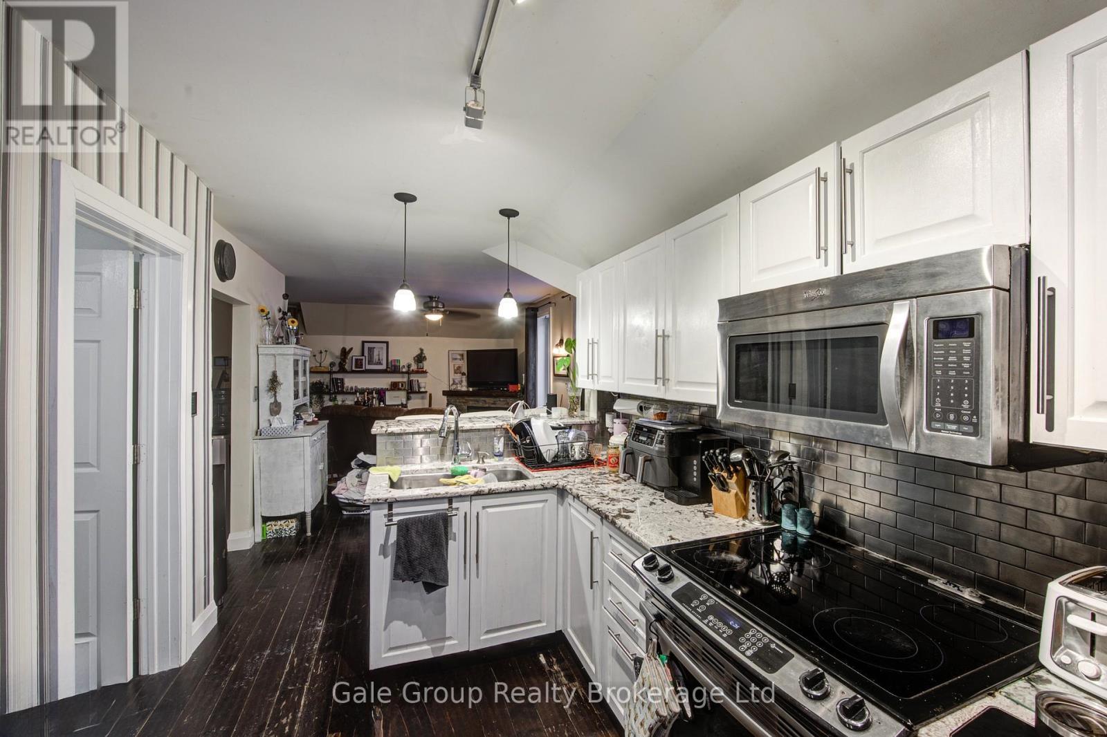 












83 OXFORD STREET

,
Woodstock (Woodstock - North),




Ontario
N4S6A4

