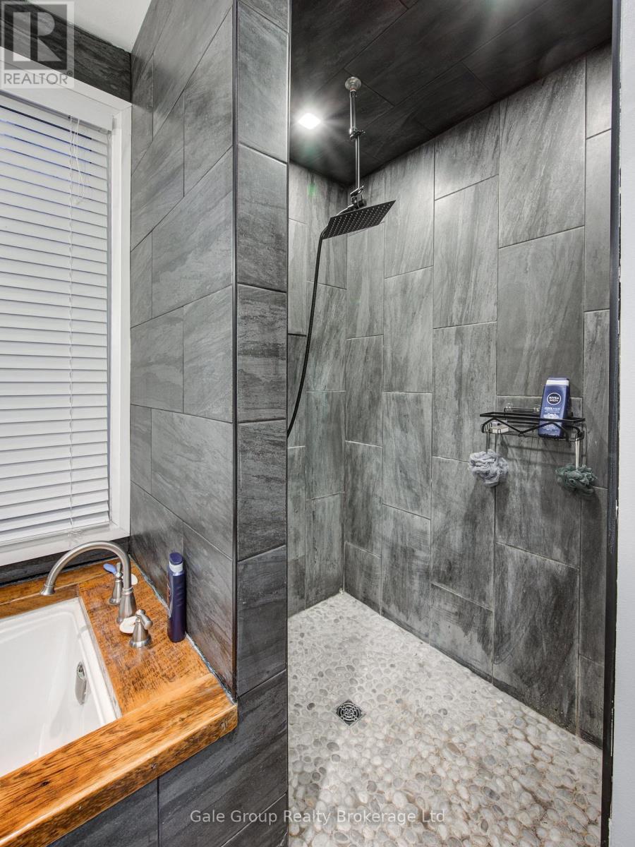 












83 OXFORD STREET

,
Woodstock (Woodstock - North),




Ontario
N4S6A4

