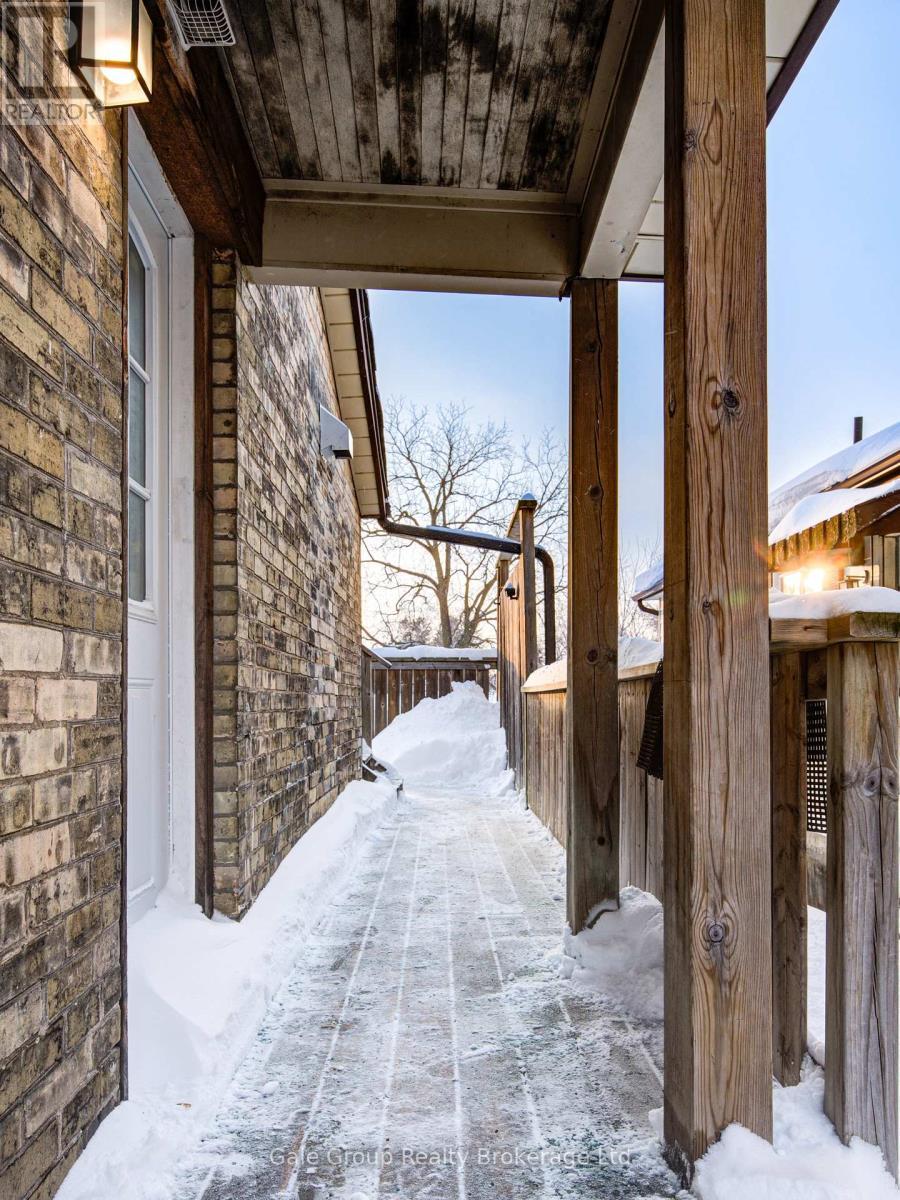 












83 OXFORD STREET

,
Woodstock (Woodstock - North),




Ontario
N4S6A4

