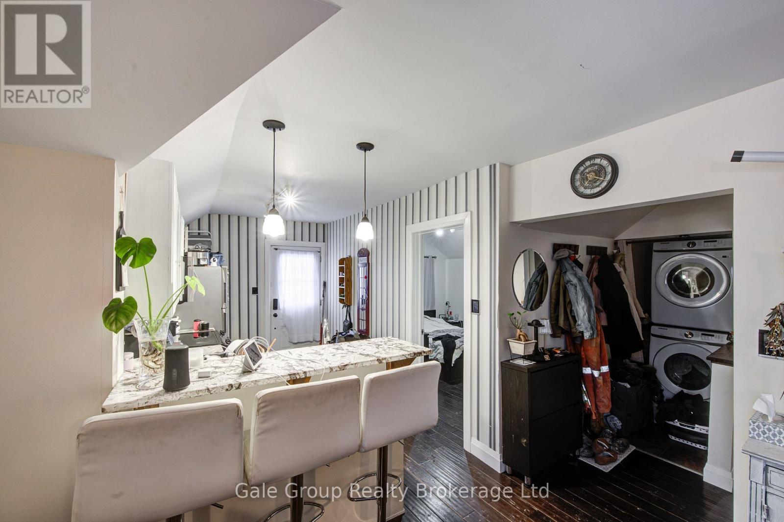 












83 OXFORD STREET

,
Woodstock (Woodstock - North),




Ontario
N4S6A4

