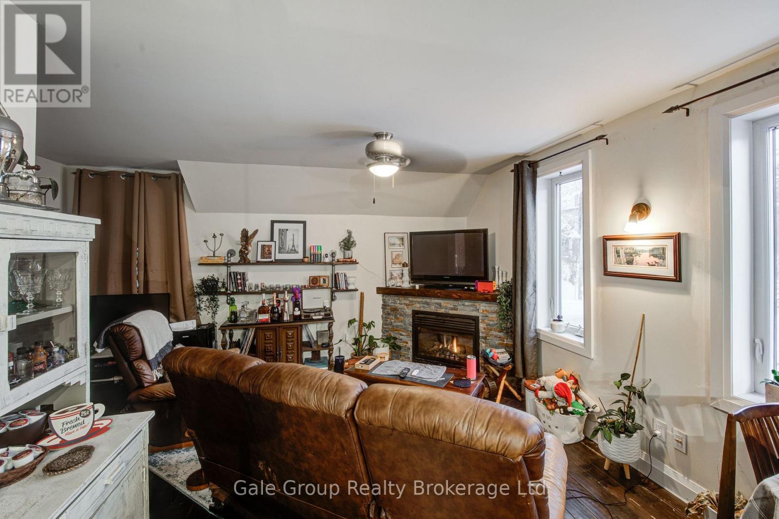 












83 OXFORD STREET

,
Woodstock (Woodstock - North),




Ontario
N4S6A4

