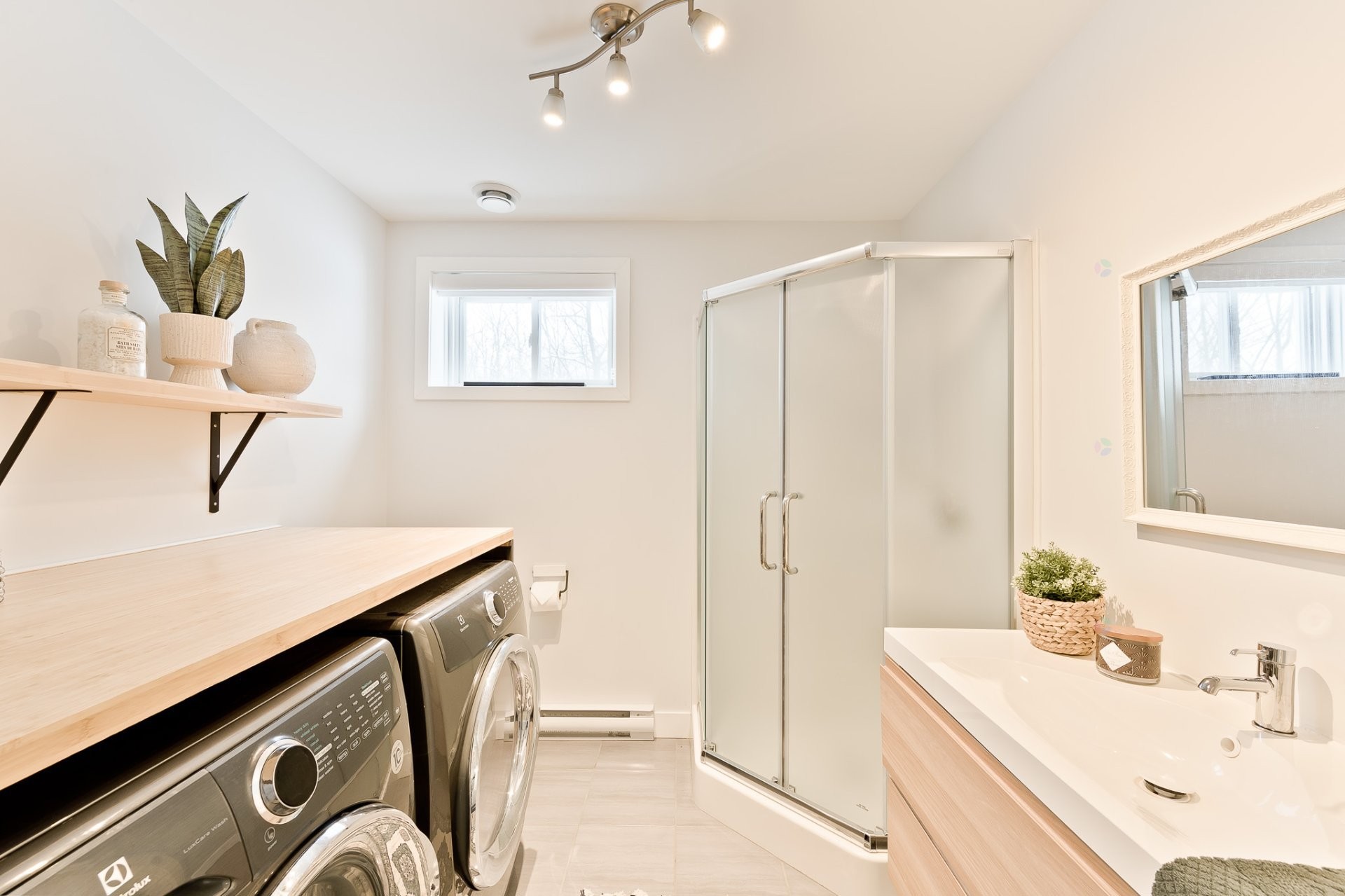 









70


Rue Raymond-Auger

,
Sherbrooke (Brompton/Rock Forest/Saint-Élie/Deauville),




QC
J1C0W7

