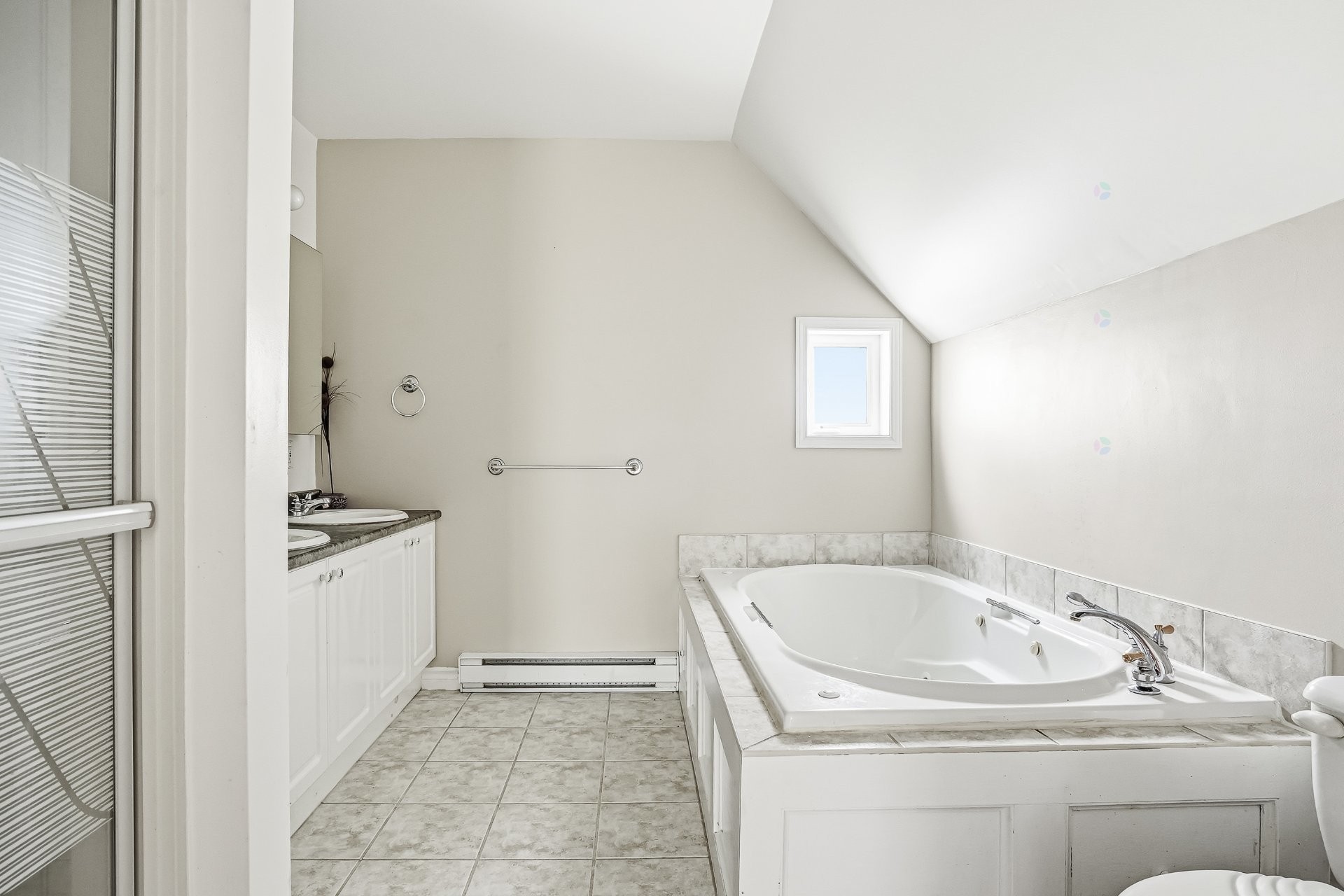 









3584


Rue des Châtaigniers

,
Sherbrooke (Brompton/Rock Forest/Saint-Élie/Deauville),




QC
J1R0B8

