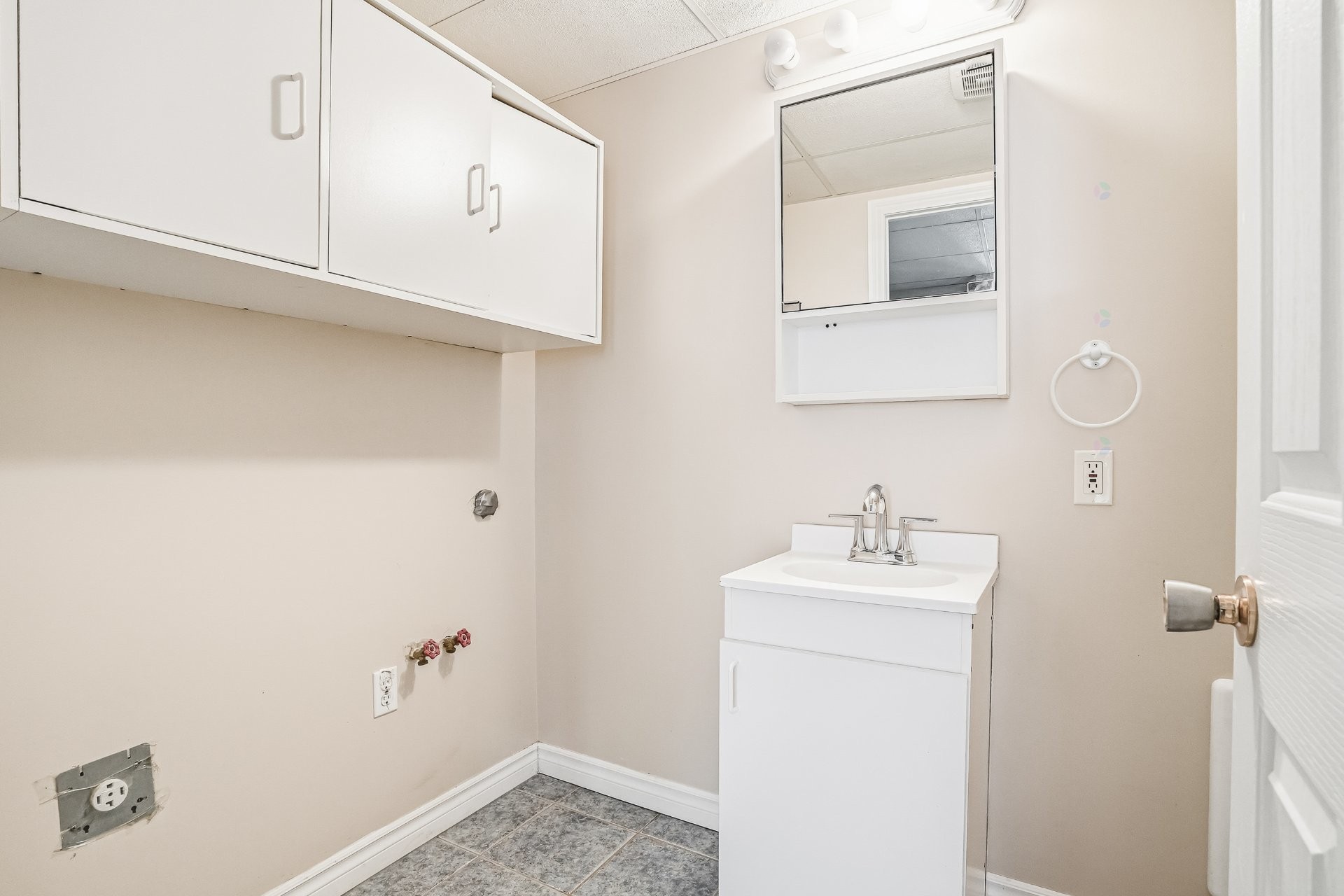 









3584


Rue des Châtaigniers

,
Sherbrooke (Brompton/Rock Forest/Saint-Élie/Deauville),




QC
J1R0B8

