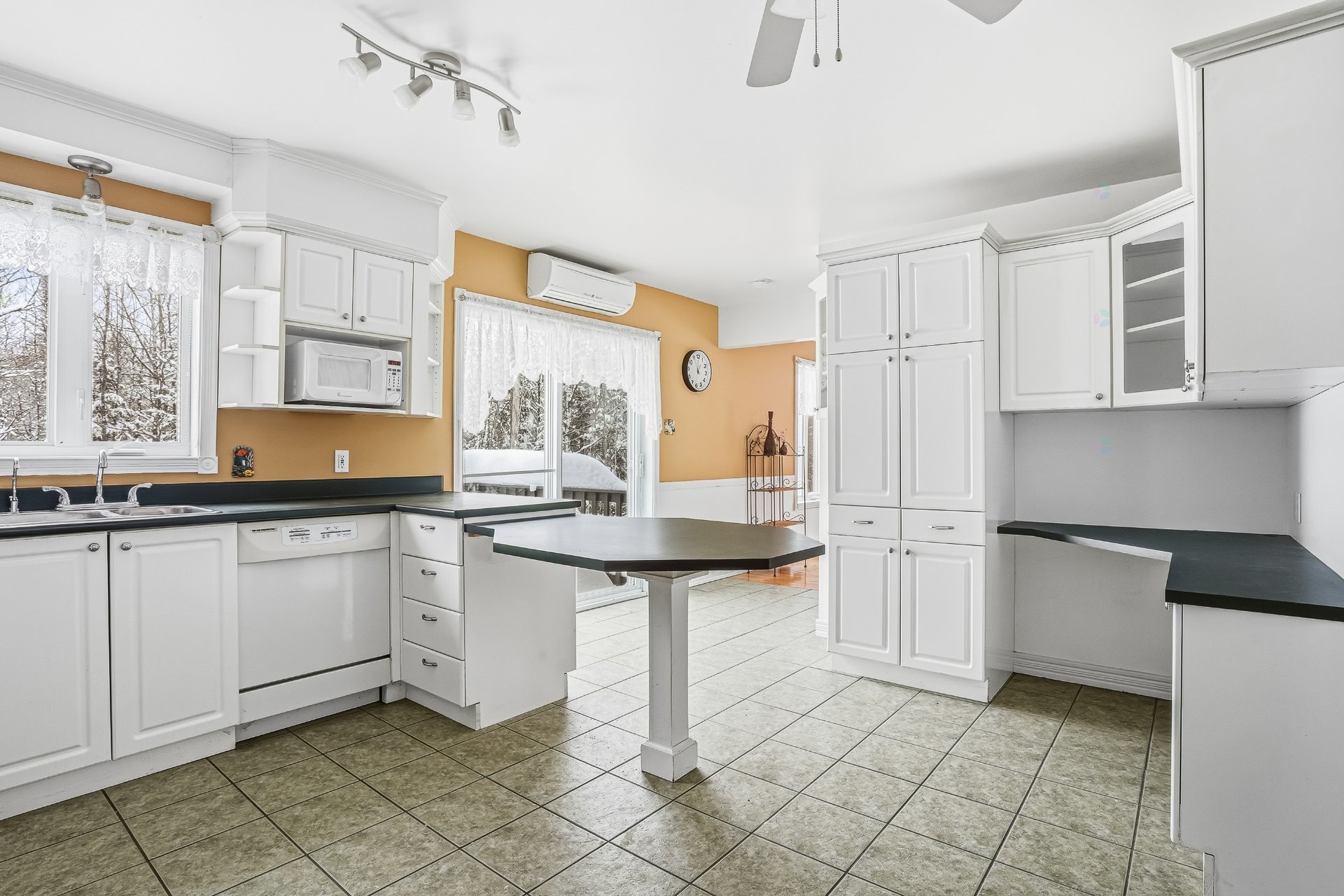









3584


Rue des Châtaigniers

,
Sherbrooke (Brompton/Rock Forest/Saint-Élie/Deauville),




QC
J1R0B8

