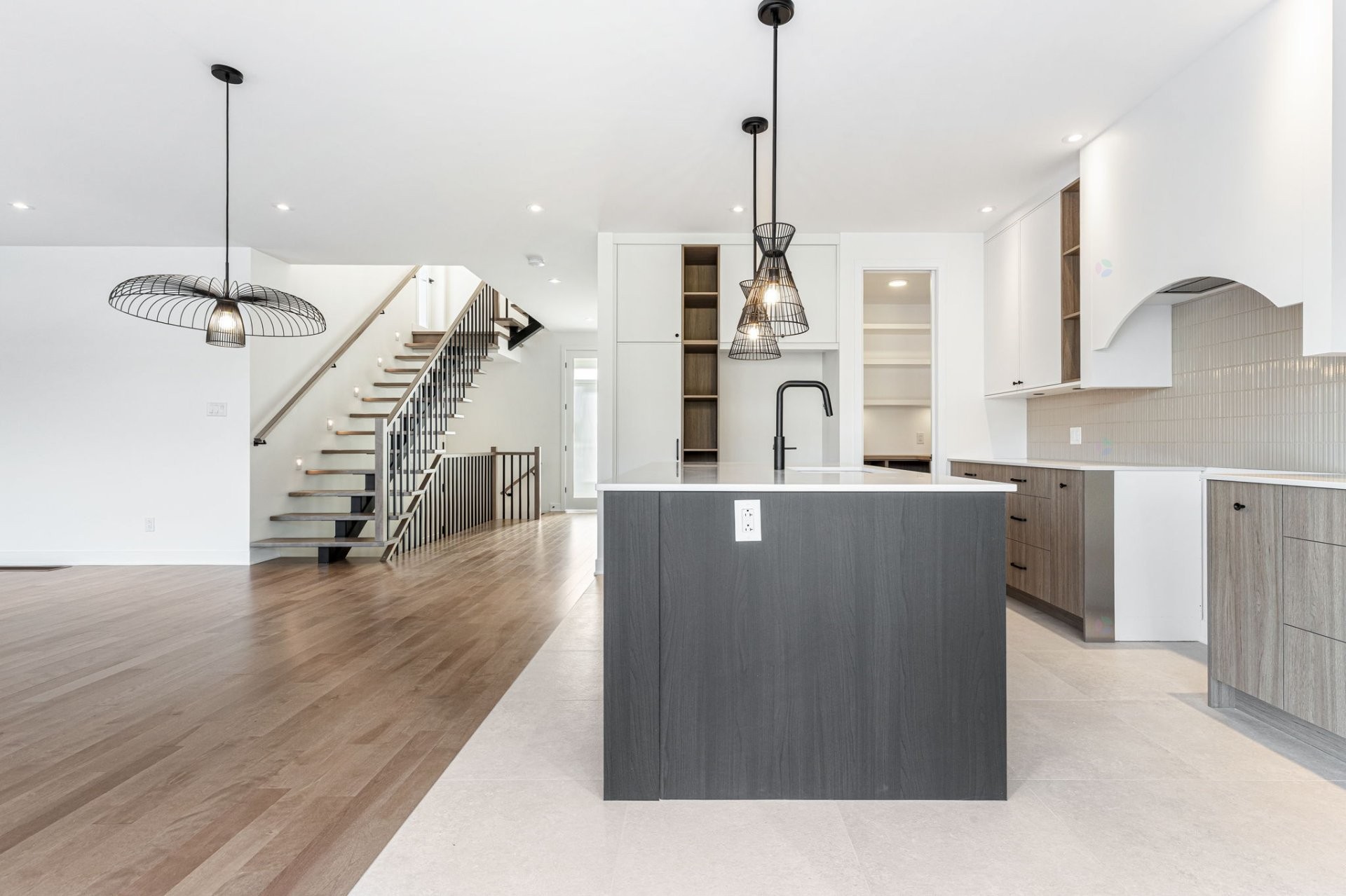 









751


Rue Louis-Quilico

,
Boucherville,




QC
J4B0L8

