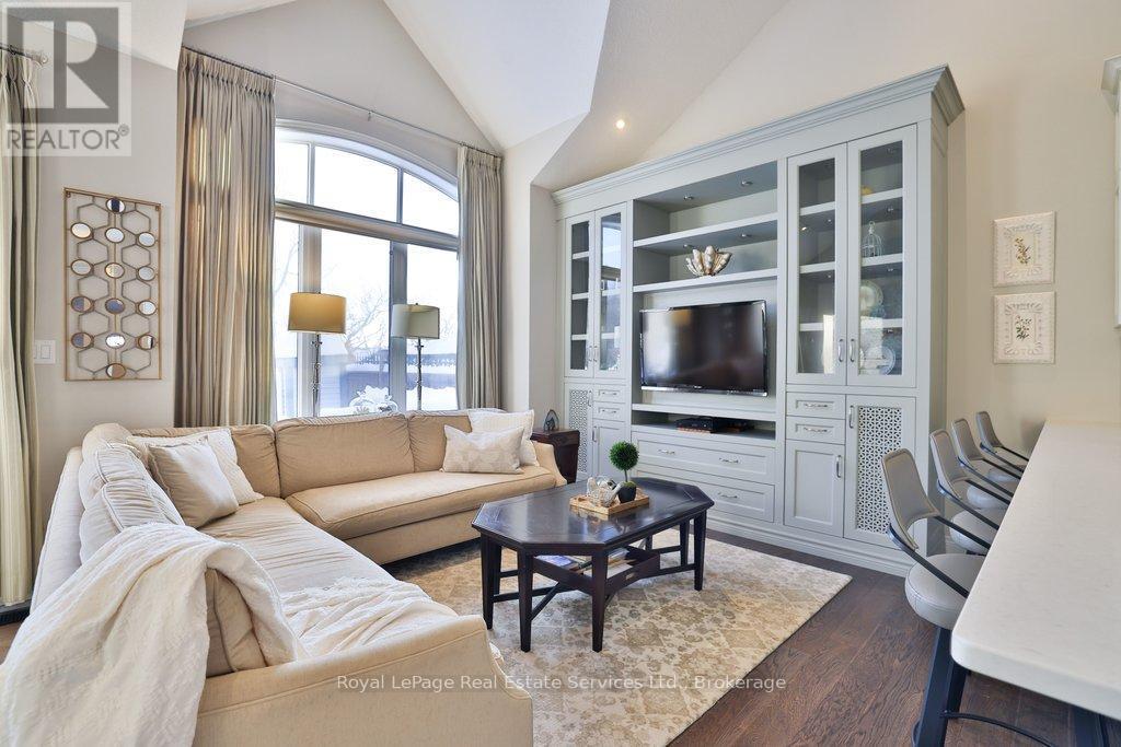 












12 - 3353 LIPTAY AVENUE

,
Oakville (BC Bronte Creek),




Ontario
L6M0M6

