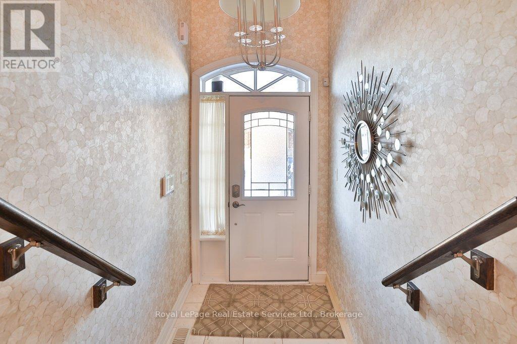 












12 - 3353 LIPTAY AVENUE

,
Oakville (BC Bronte Creek),




Ontario
L6M0M6

