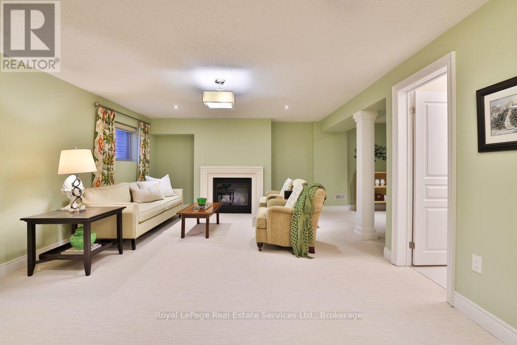 












12 - 3353 LIPTAY AVENUE

,
Oakville (BC Bronte Creek),




Ontario
L6M0M6

