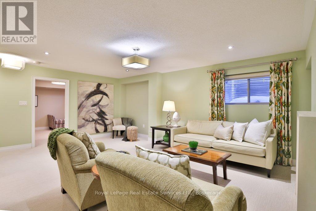 












12 - 3353 LIPTAY AVENUE

,
Oakville (BC Bronte Creek),




Ontario
L6M0M6

